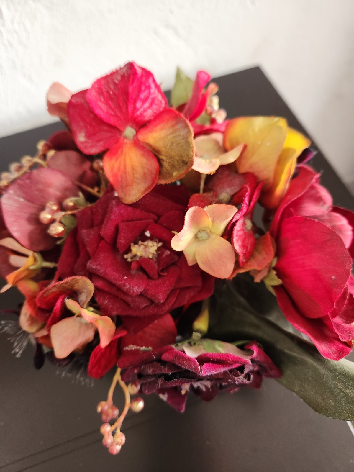 Small Red Artificial Silk Flowers with Red Glass Vase Faux water for Table Home