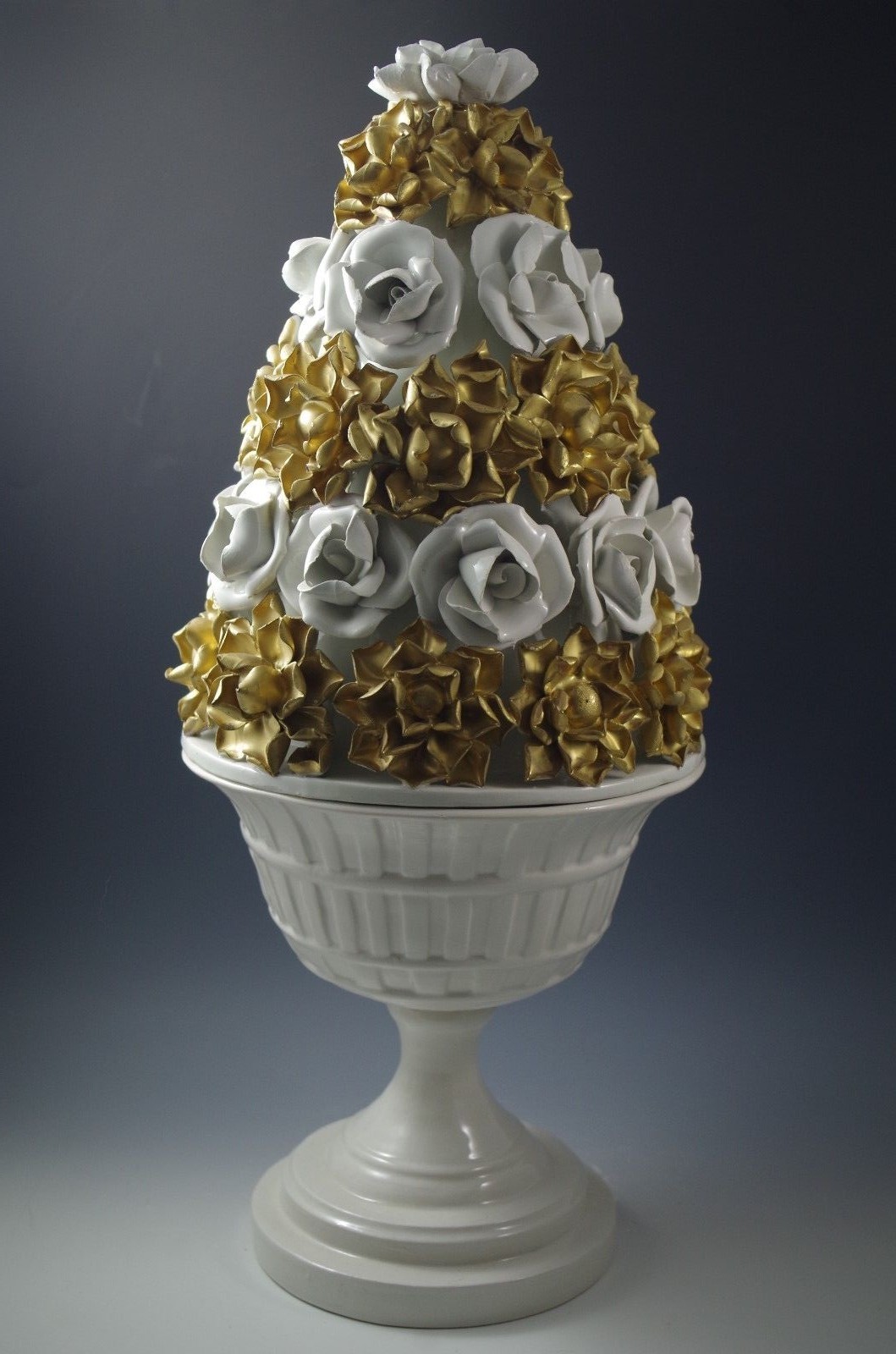 HOLLYWOOD REGENCY CAPODIMONTE ITALY WHITE GOLD ROSES XL TOPIARY WITH URN 22″