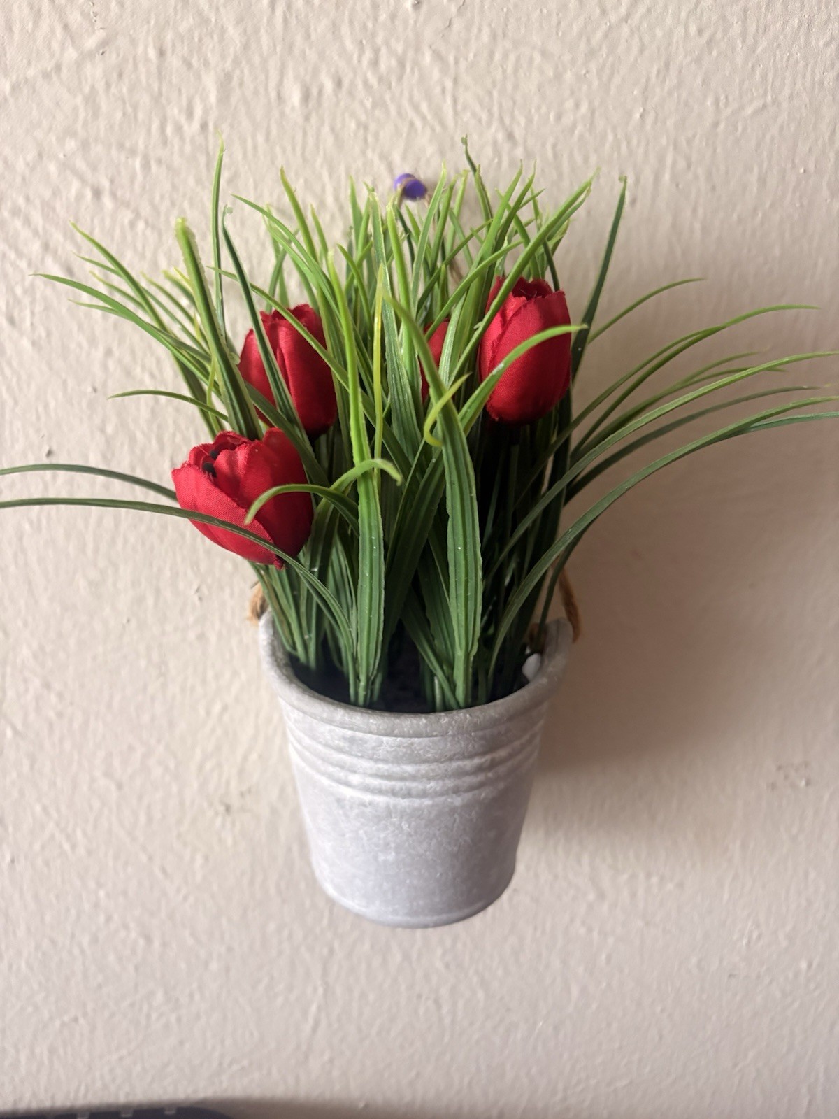Super Cute Hanging Flower Por Decor Piece