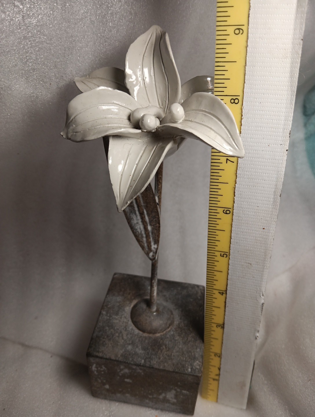 White Lilly By, Ashland Spring Printemps French Chateau Table Top Decor