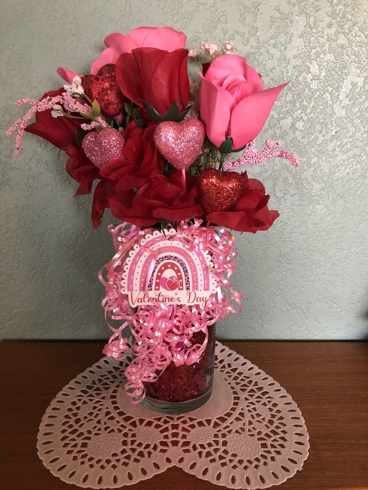 VALENTINES DAY ROSES FLORAL VASE ARRANGEMENT CENTERPIECE GIFT HEARTS LOVE
