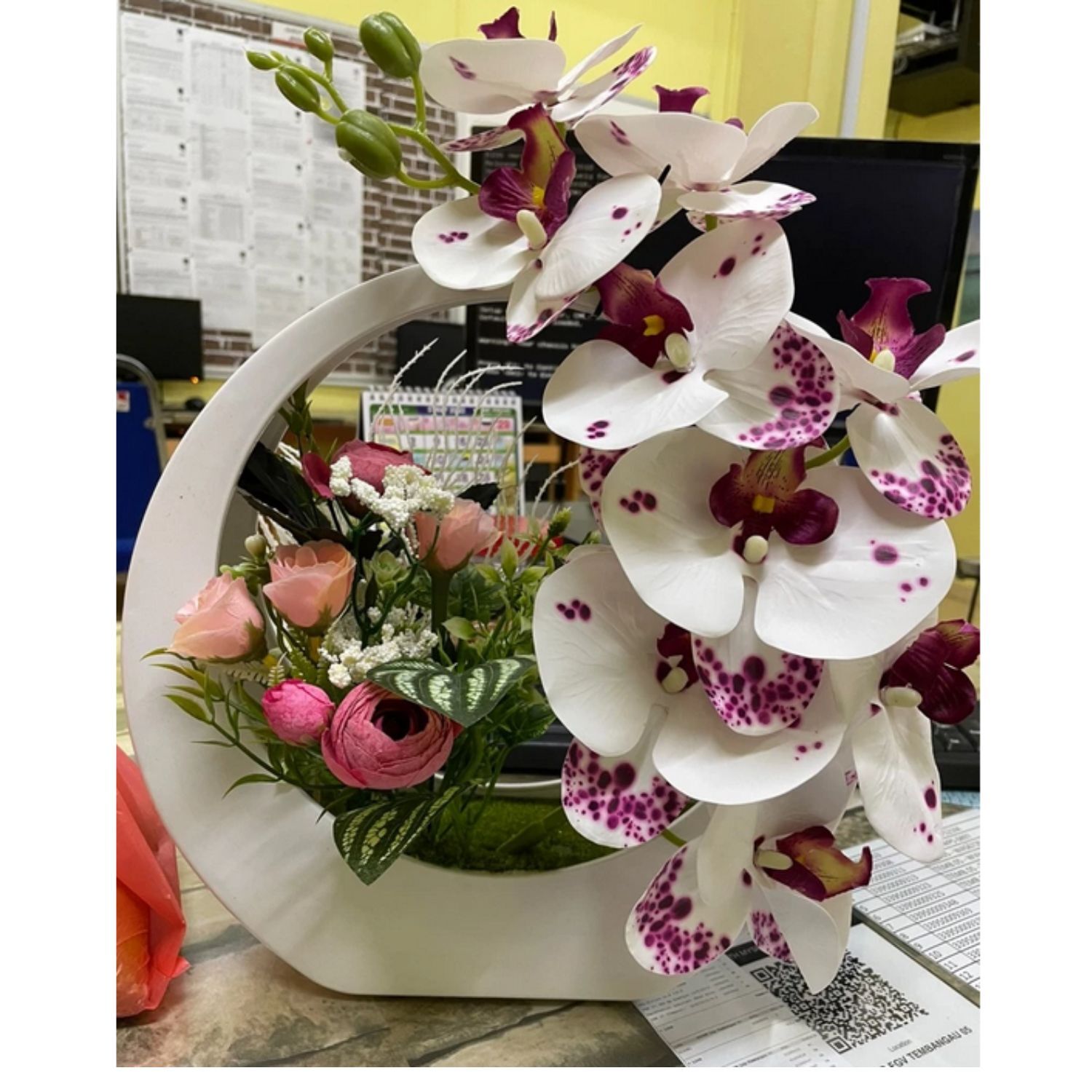 Artificial Phalaenopsis Latex Orchid Flowers Arrangement with White Purple Vase