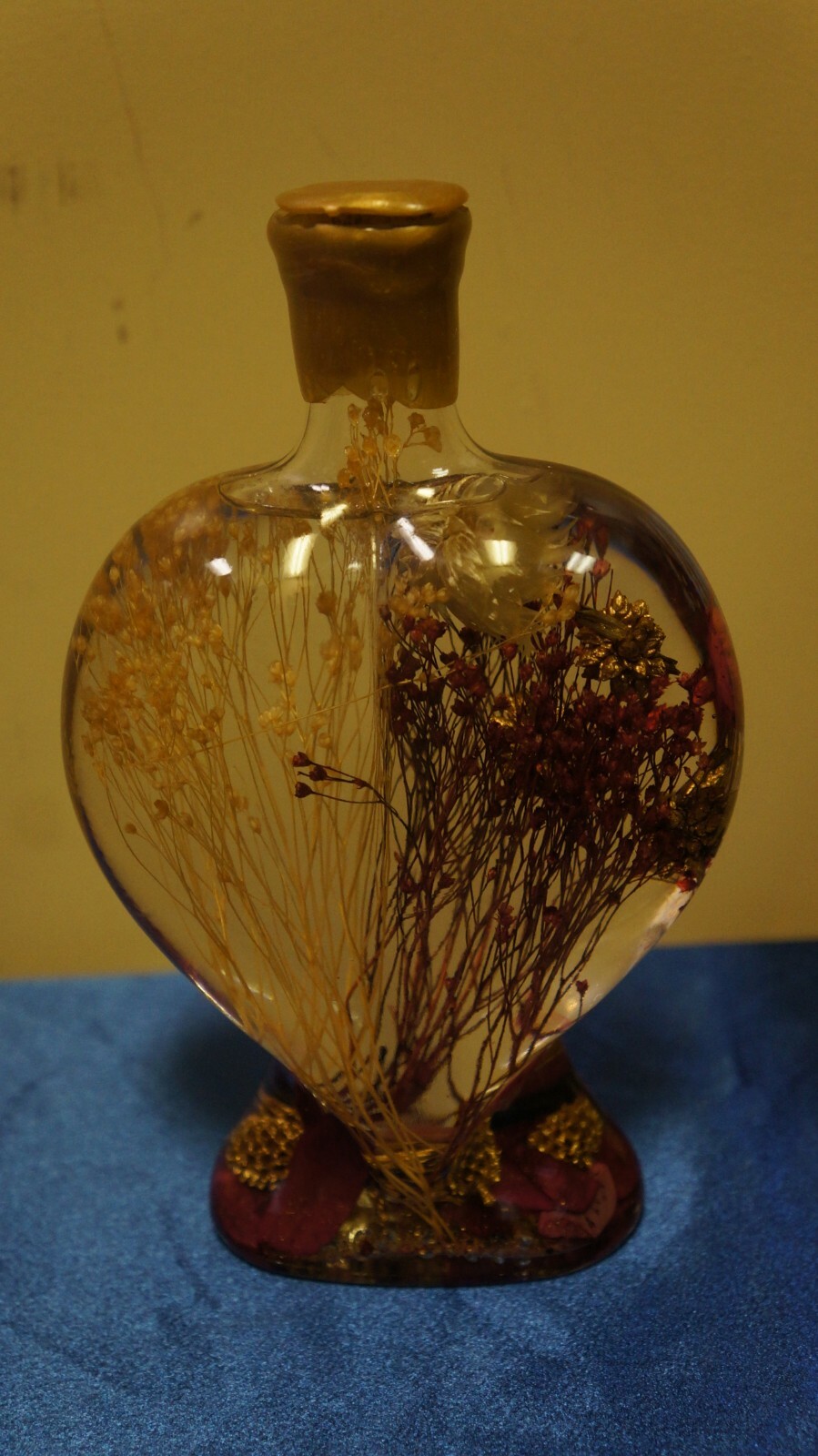 HEART SHAPED FLORAL DISPLAY W WATER W LID 8″ TALL GLASS