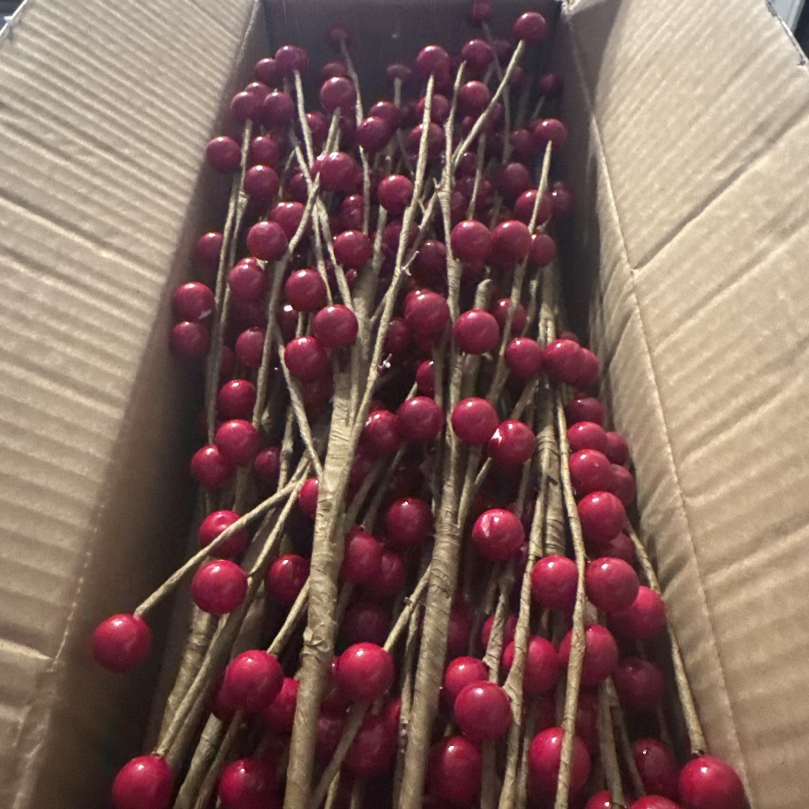 Sggvecsy 15 Pack Artificial Red Berry Stems, Holly Berry Branches, 11.5 inches