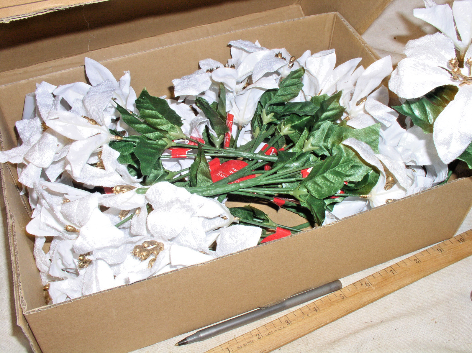 12 NEW ASHLAND CHRISTMAS 9 INCH WHITE POINSETTIA 4 STEM BUSH SILK FLOWER 756034