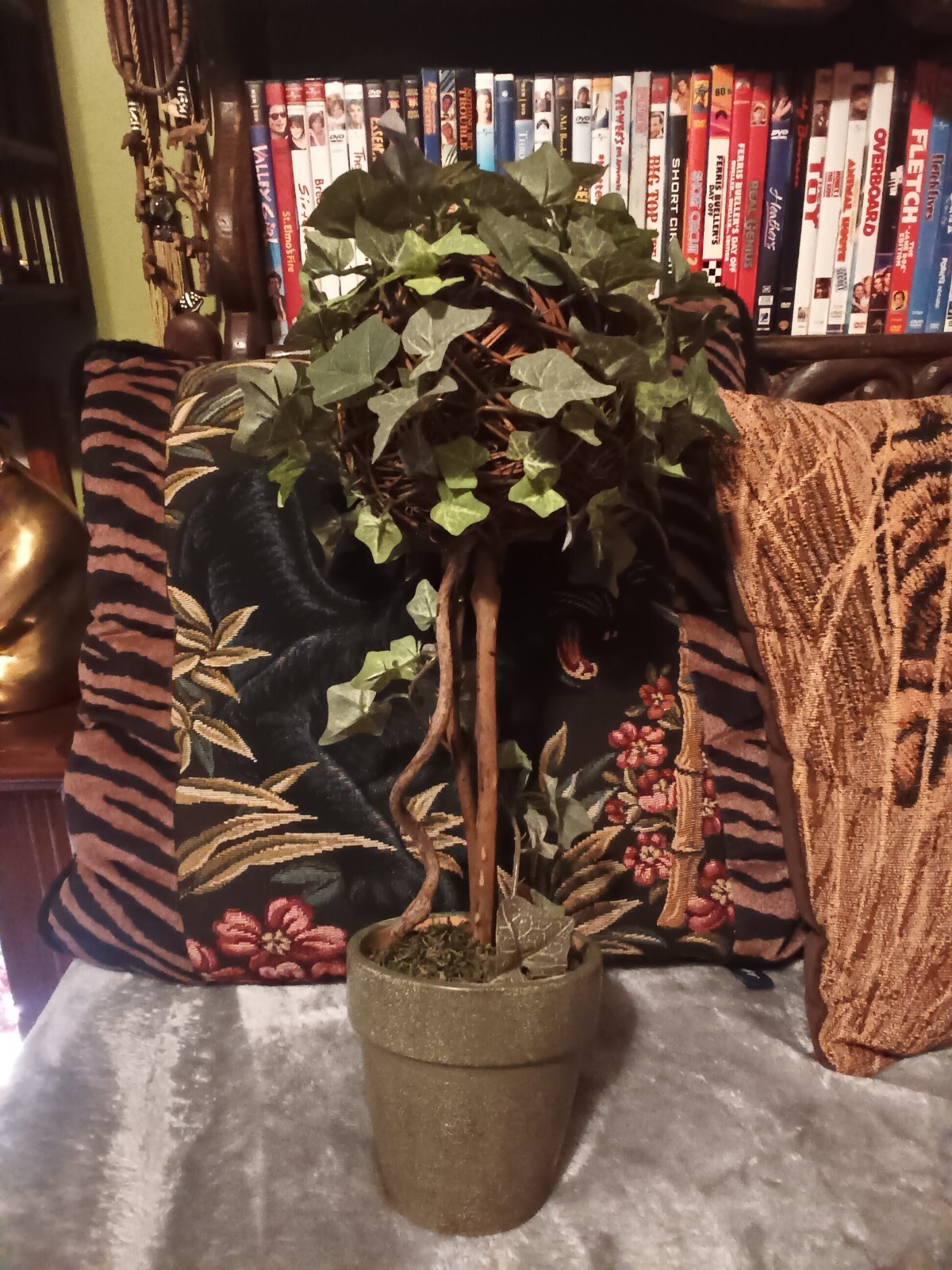 Ivy topiary ball tree in green pot,artificial.