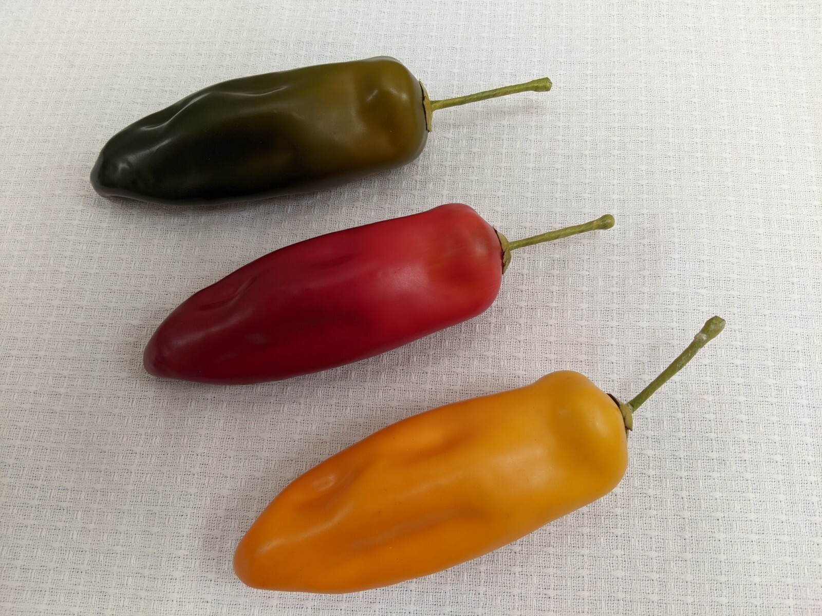 3 Chili Peppers Red Yellow Green Plastic SW Kitchen Decor Clean Nice Mint