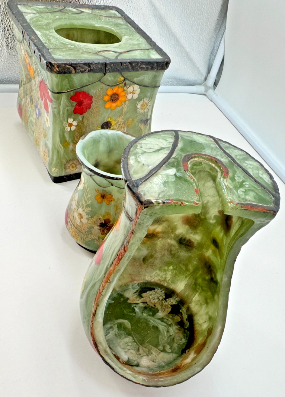 Vintage India Ink Pressed Flower Green Resin Fresh Fields Bathroom Set Wallpaper