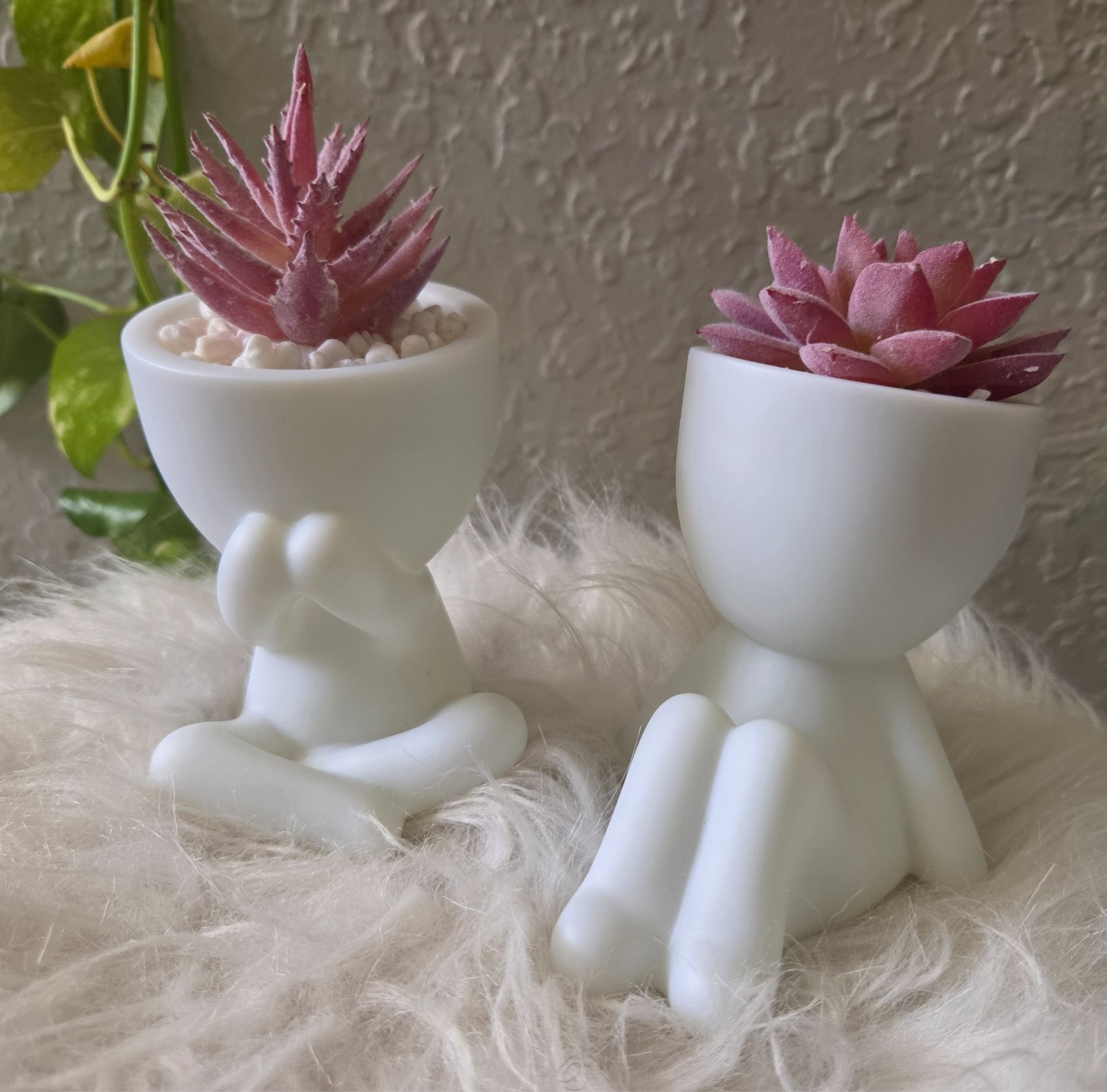 Der Rose Human Shaped Ceramic pot set feat artificial pink succulent plants