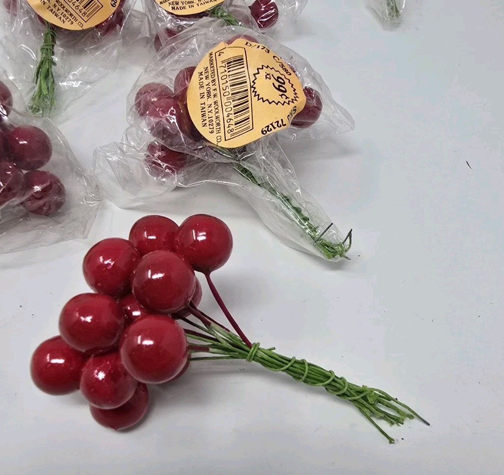 Vtg Woolworth Wired Mini Red Fruit Holly Cluster Picks Decor Green Stem 14 Bunch