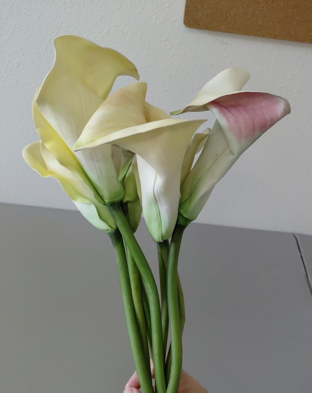 7 Calla Lily Lillis Realistic Silk Flowers White Folded 15″ to 19″ Vintage
