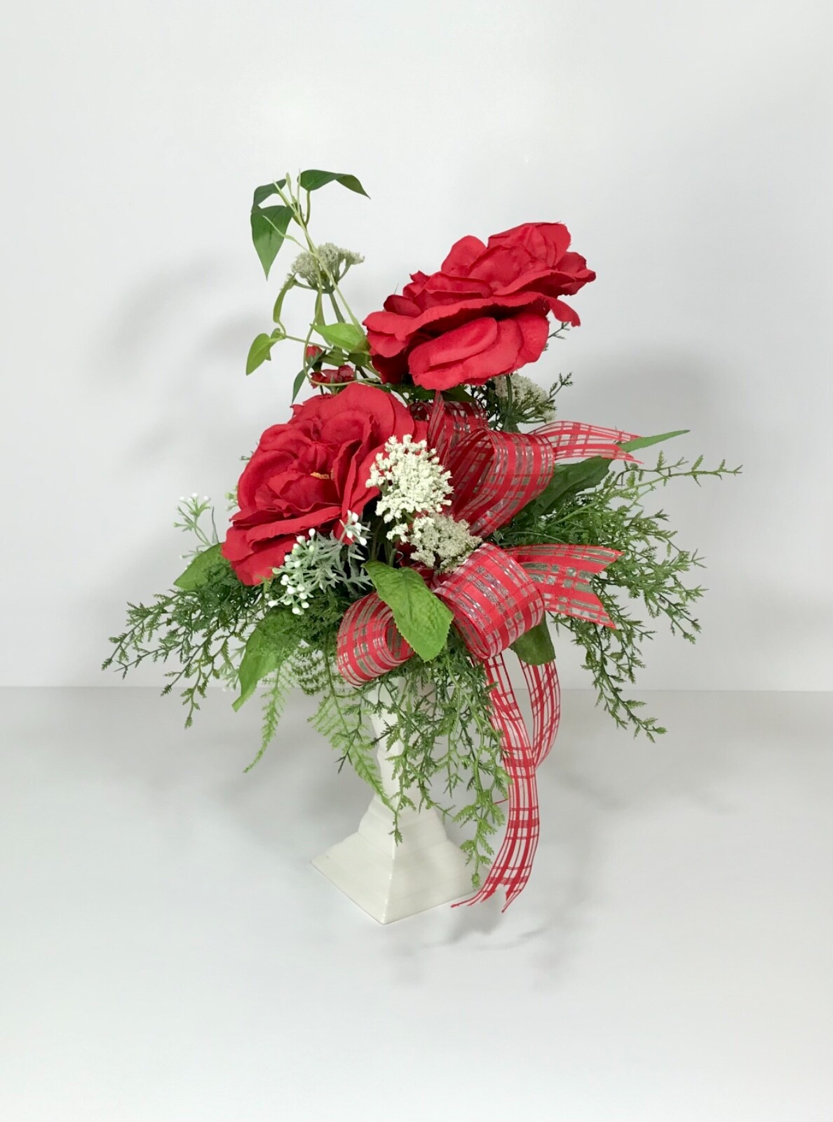 FLORAL MIKASA JAPAN CERAMIC WHITE CANDLESTICK RED FLOWER ARRANGEMENT ELEGANT