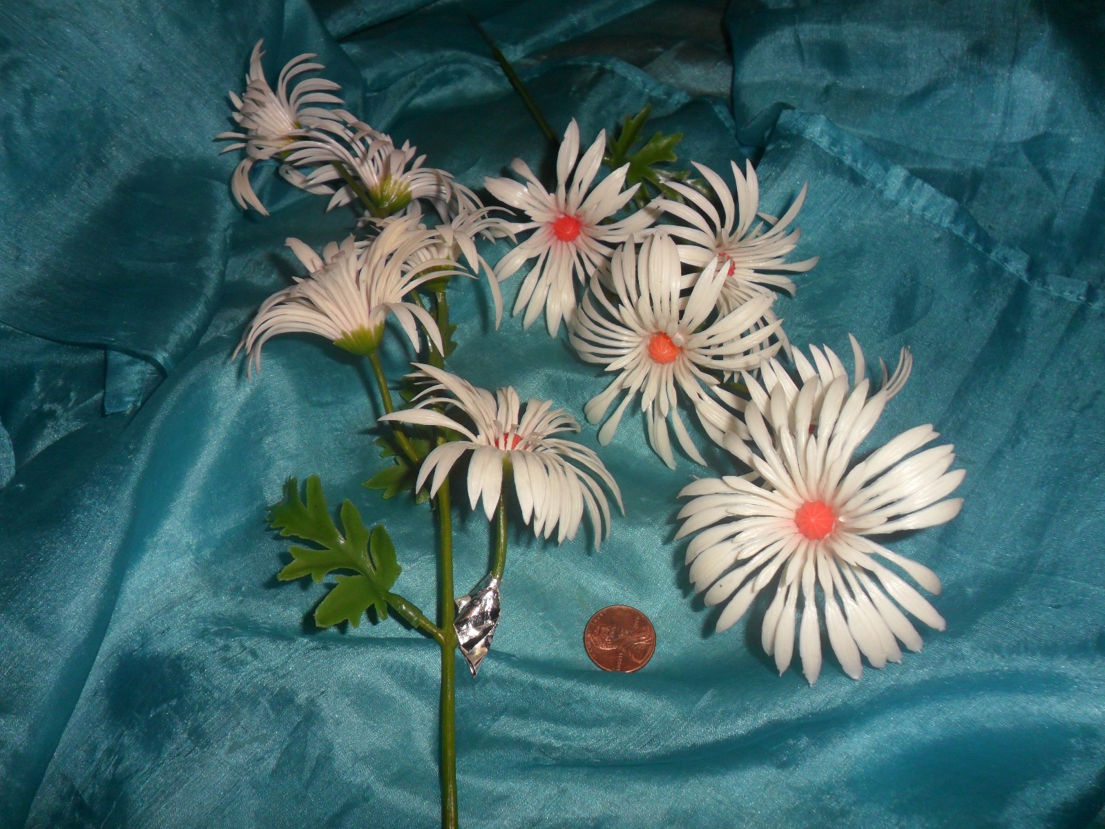 Vintage White Plastic African Daisy Stems – Hong Kong
