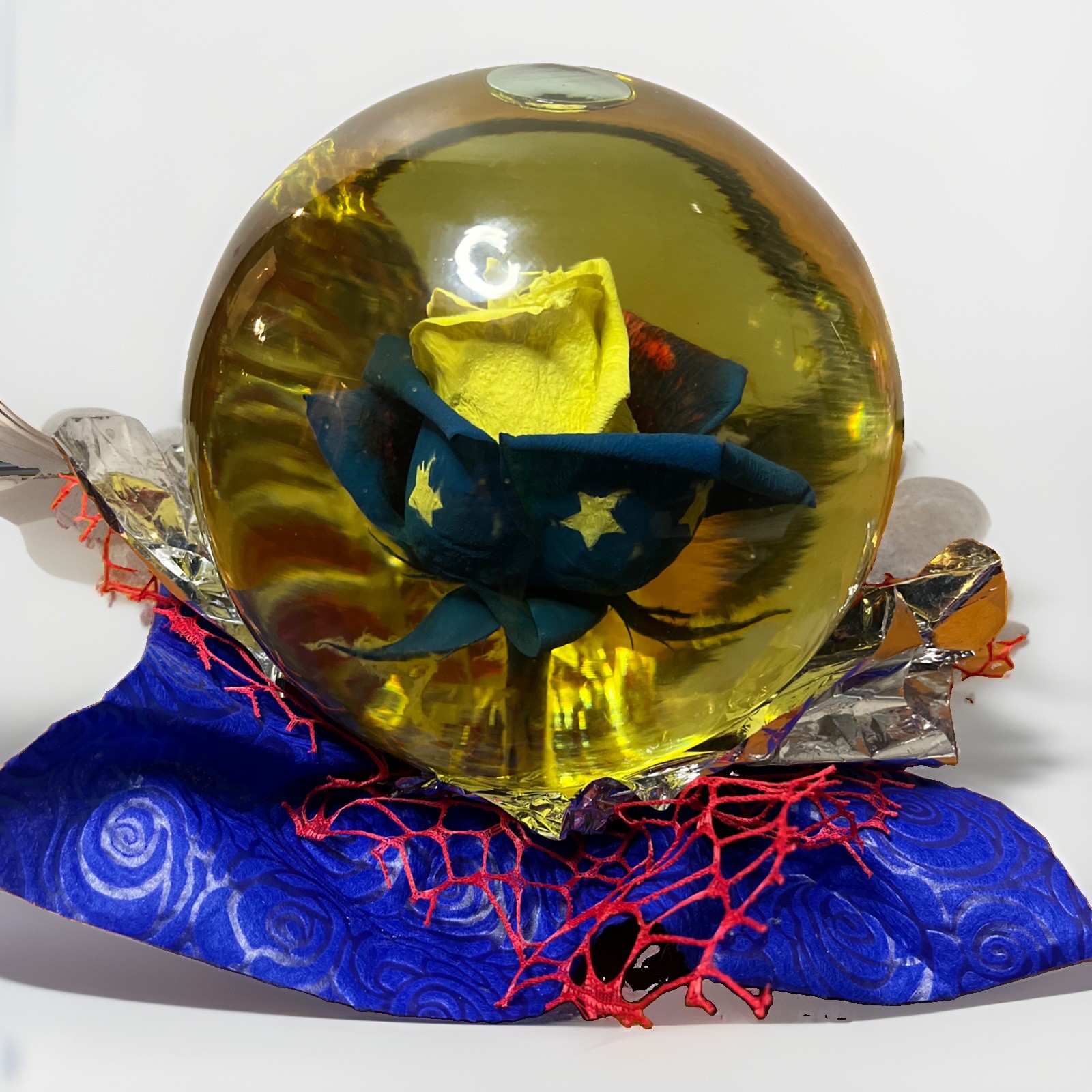 Forever American Flag ROSE In Glass Ball Water Dome Globe Large Real Rose 6”
