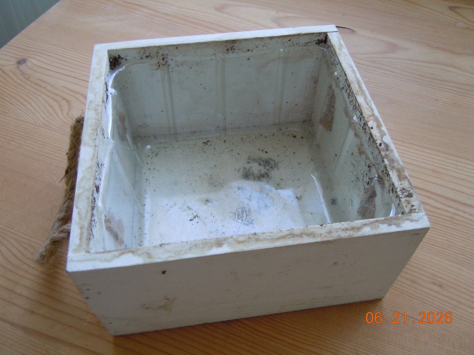 White Washed Wood Planter Box W/Plastic Liner 5 3/4″ square x 3″ high