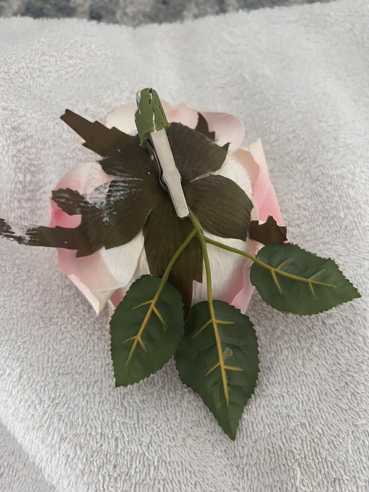 VINTAGE FABRIC ROSE WITH METAL CLIP