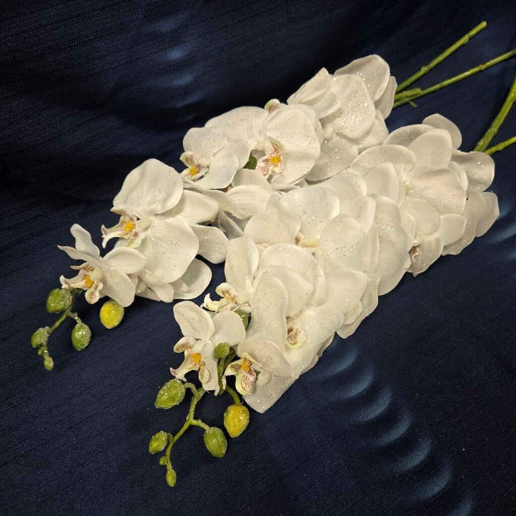 Faux White Flowers with Green Unopen Buds – Faux Flower Decor Silver Glitter