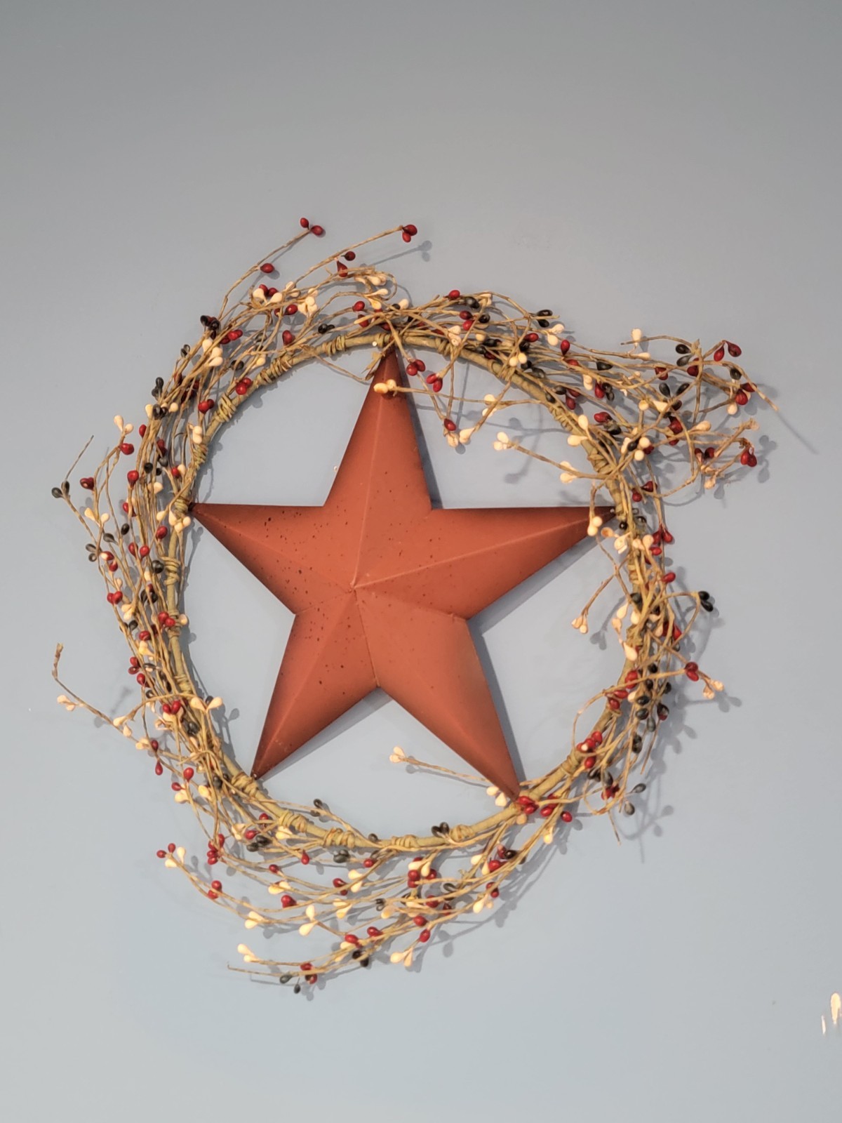 12″ Pip Berry Wreath w/ Burgundy Star – Navy Maroon Red – Colonial Mix, America