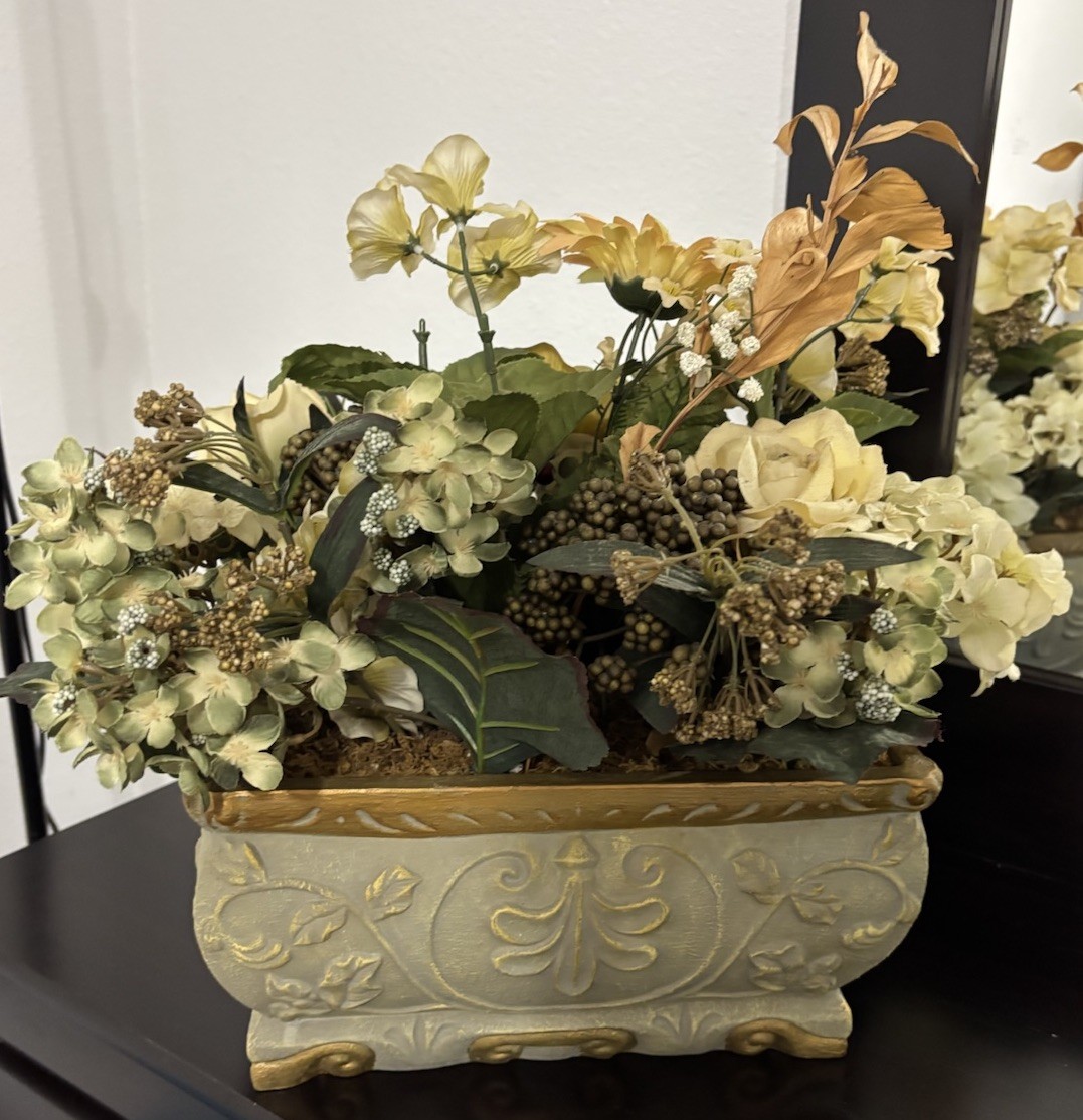 Floral Arrangement – ​​Perfect for decoration