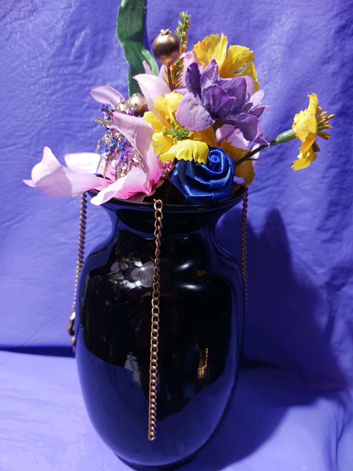 Artificial Flower Arrangement Valentines Day Black Glass Vase w/Snake Gold Chain