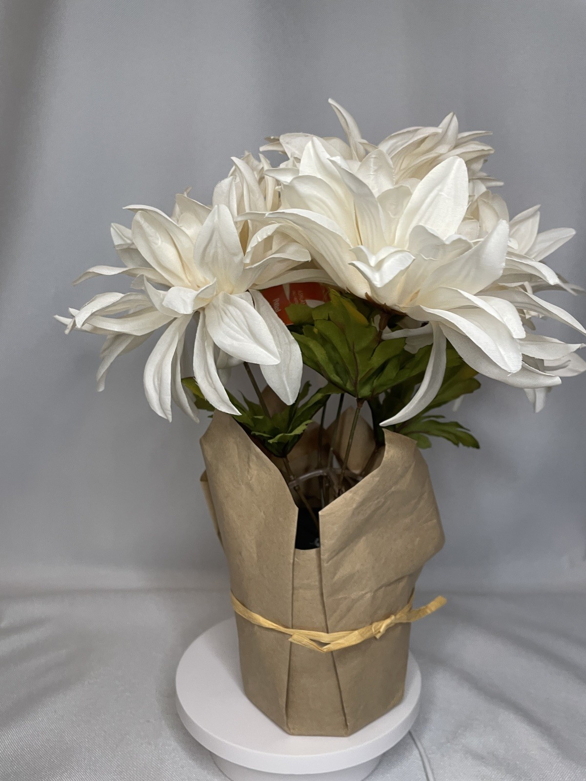 New Ashland Artificial Floral White Dahlia 6-8 Lg Blooms Light Pot 9”x12” HOM15