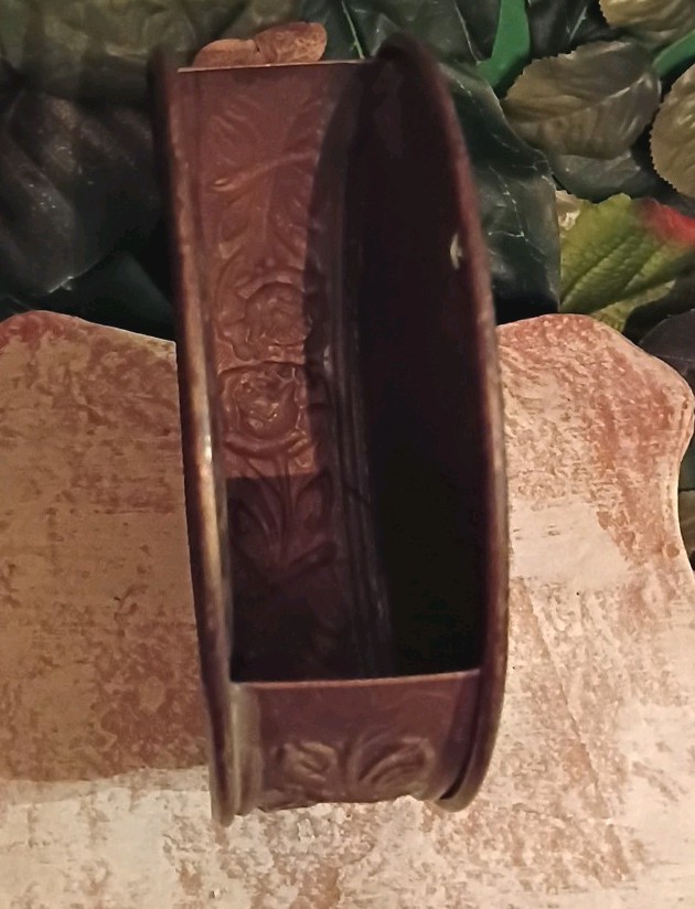 VTG Old English Brass Repousse Wall Pocket Mid Century Made In England 5.5in