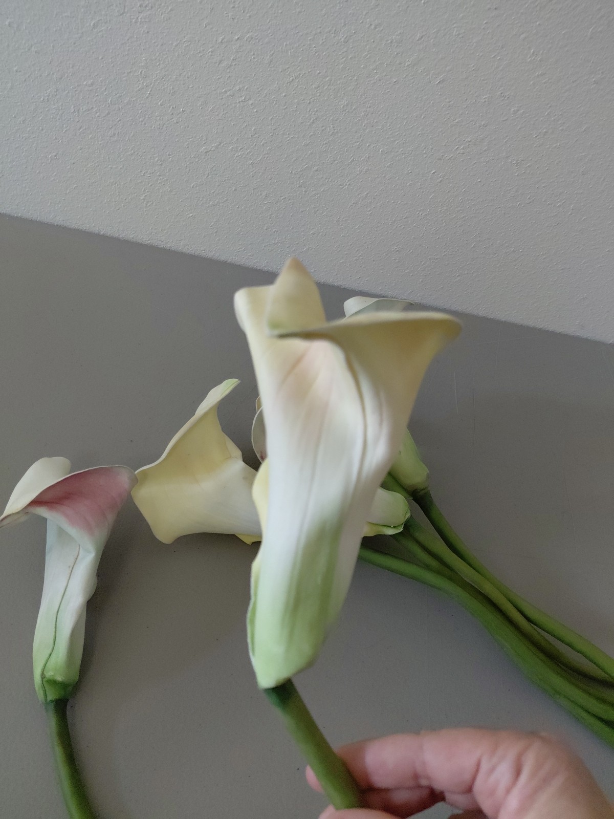 7 Calla Lily Lillis Realistic Silk Flowers White Folded 15″ to 19″ Vintage