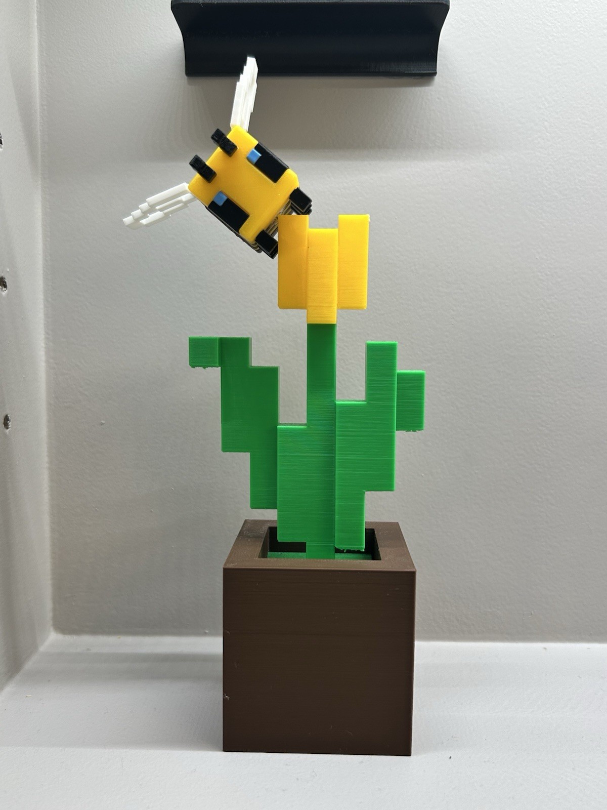 3d Printed Yellow Flower with A Bee Head