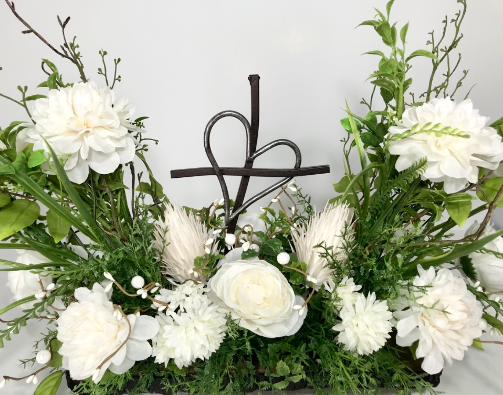 HEART CROSS SYMPATHY LARGE EVERYDAY CHRISTIAN CENTERPIECE FLORAL ARRANGEMENT NEW
