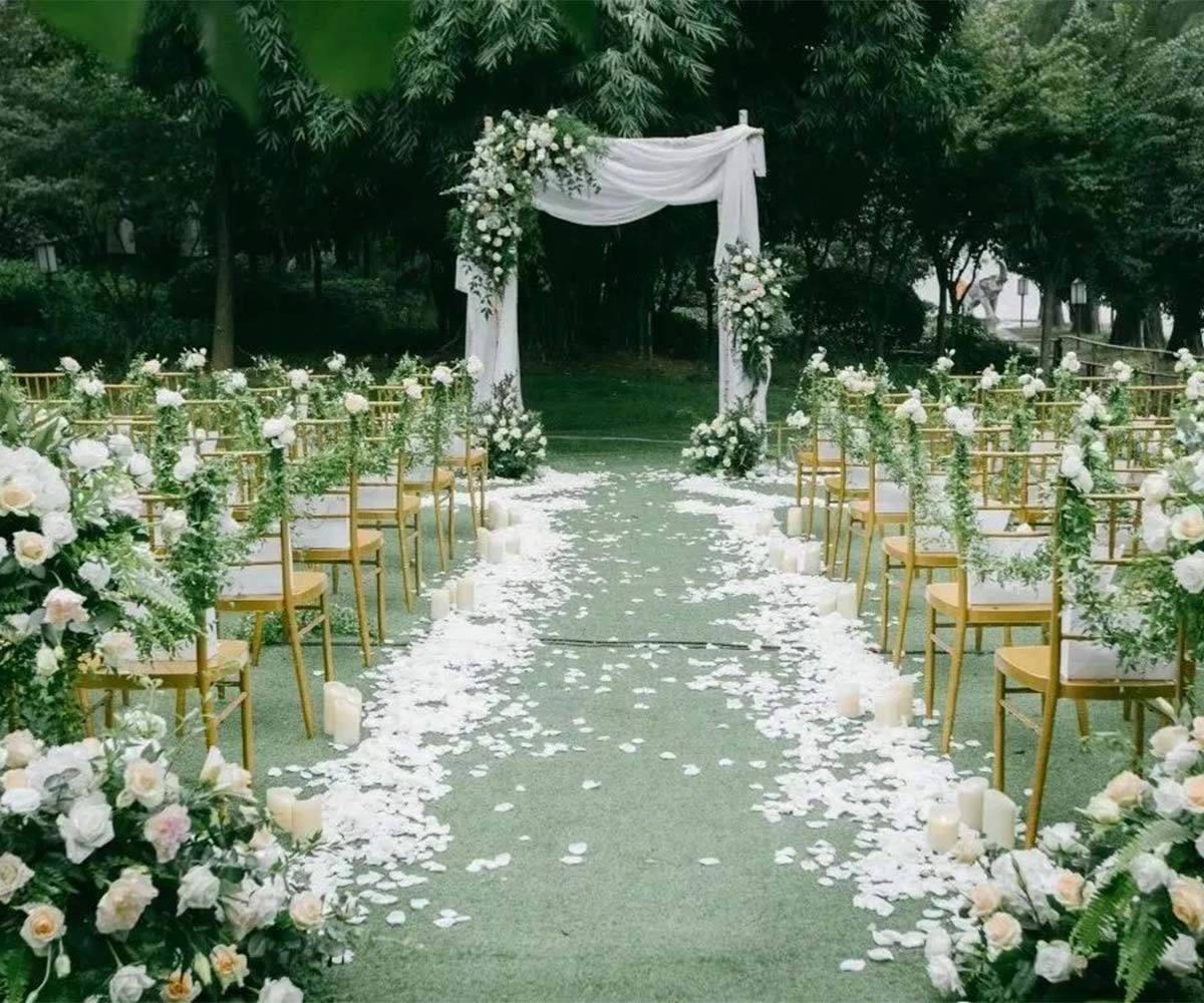 Awtlife 50 pcs Artificial Flower Rose and 15 Artificial Leaf for DIY Bouquets…