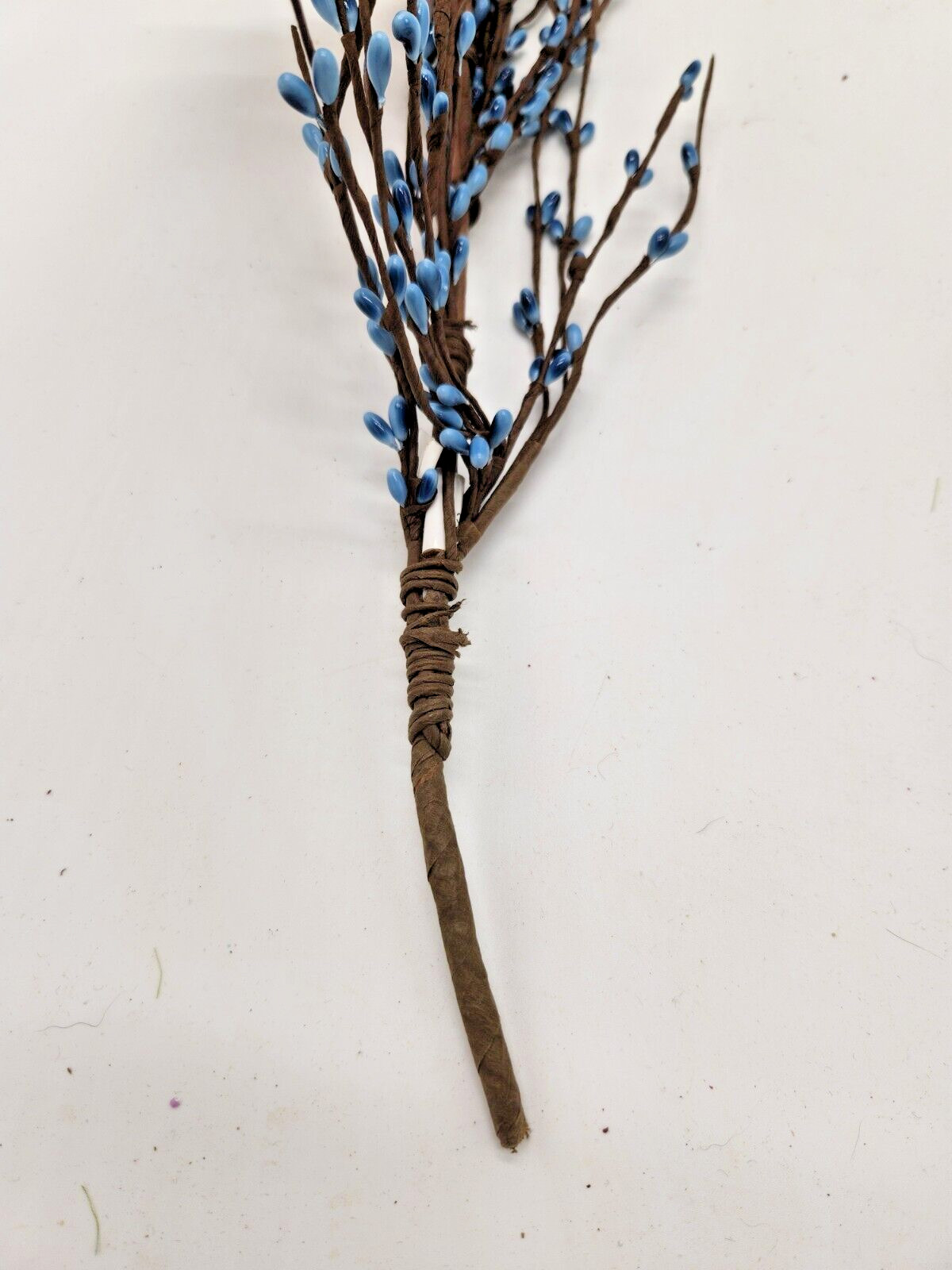 EV-C7 Pip Berry Garland in Country Blue Color