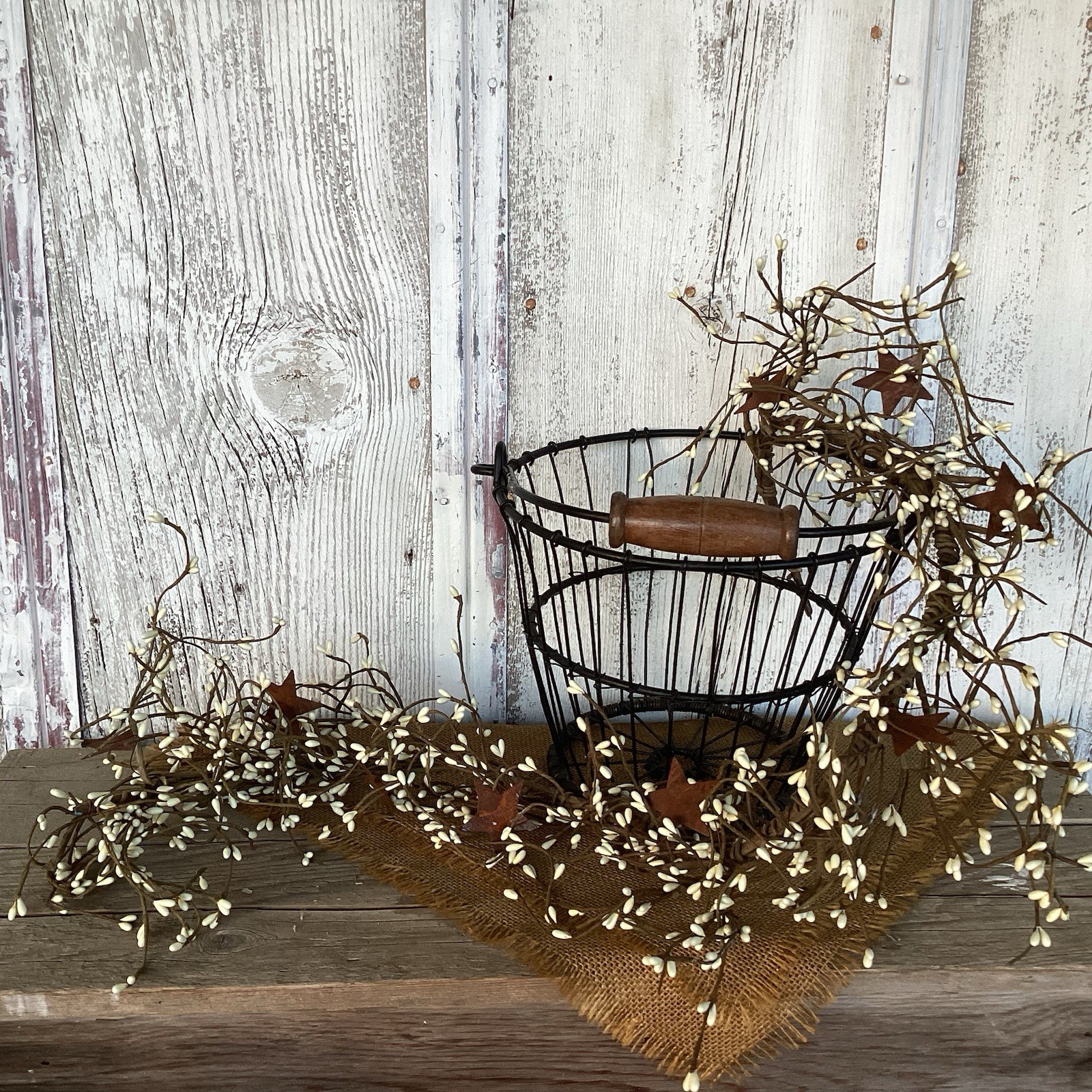 Cream Pip Berries with Rusty Stars 40 Flexible Garland Christmas Holiday
