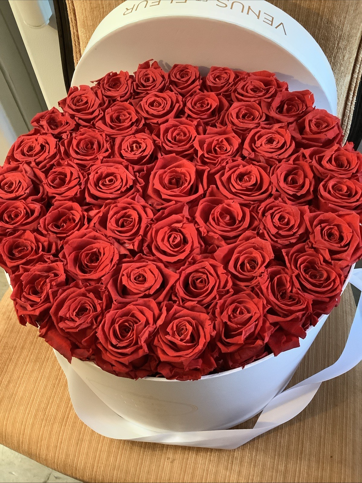 Venus Et Fleur Large Round White Box 46 Red Eternity Preserved Roses Luxury