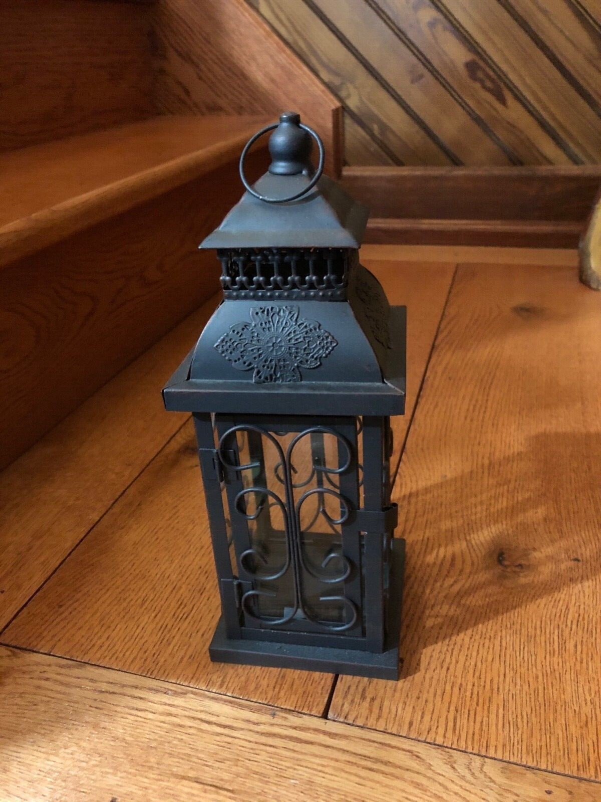 Wood Centerpiece With Lantern