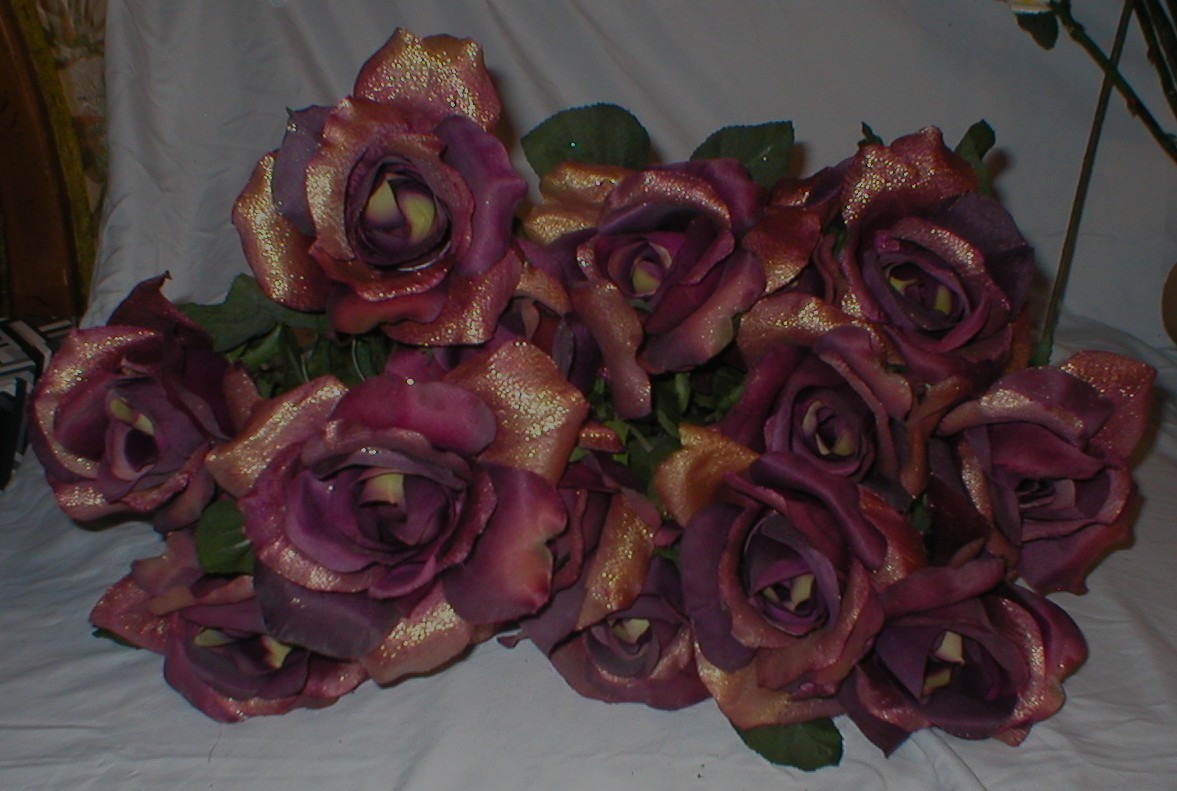 15 ROSES ARTIFICIAL 20″ LONG DARK RED WITH GLITTER LOT SOLD AS IS