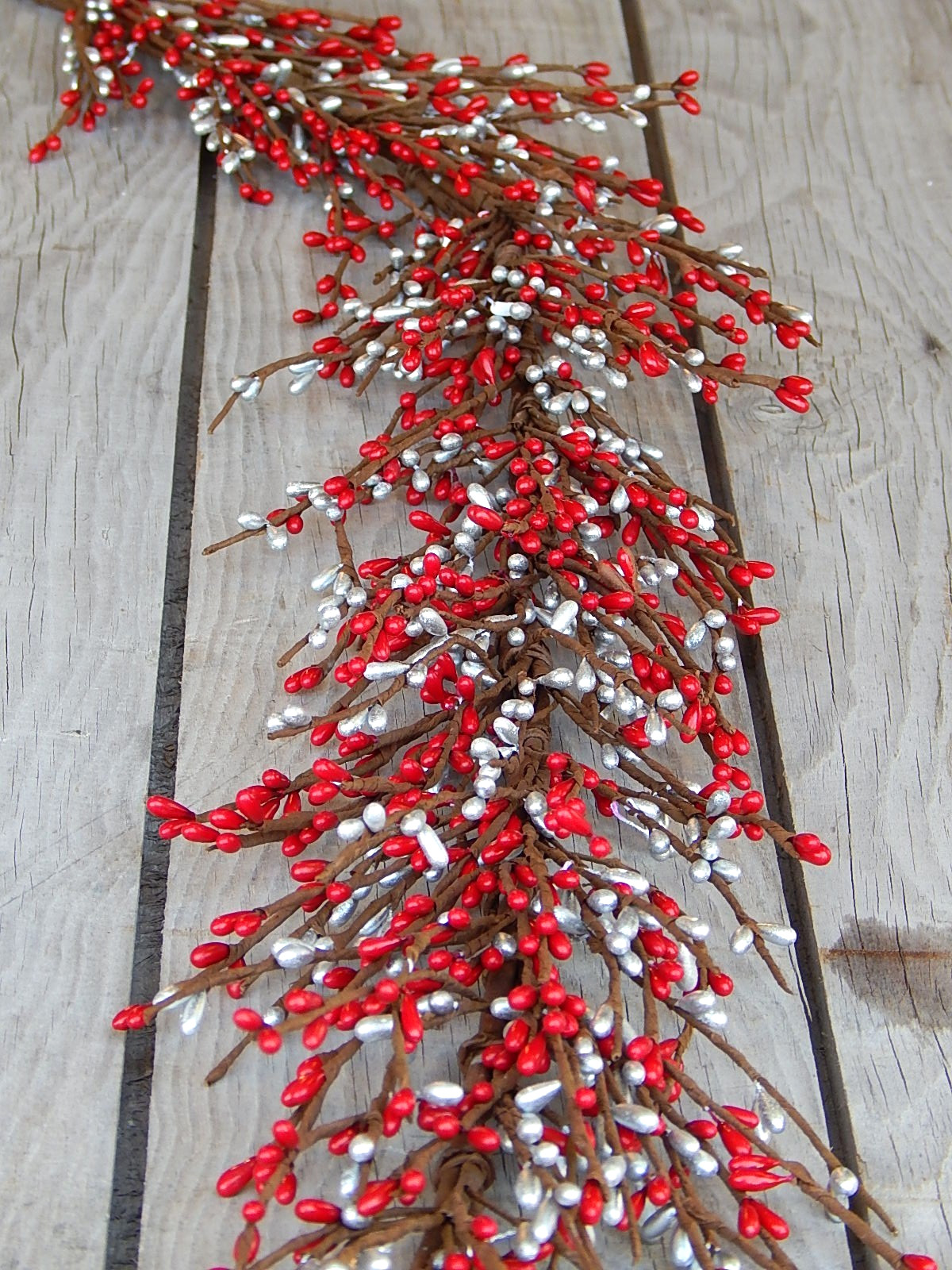 Red Silver Pip Berry Garland 55″ – Christmas/Anniversary – NEW