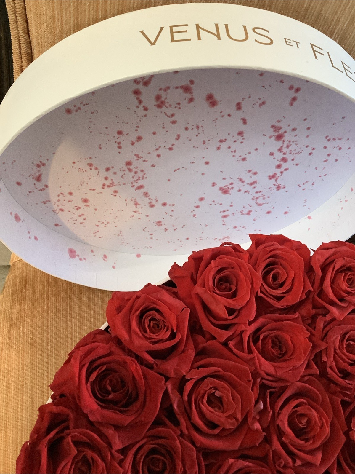 Venus Et Fleur Large Round White Box 46 Red Eternity Preserved Roses Luxury