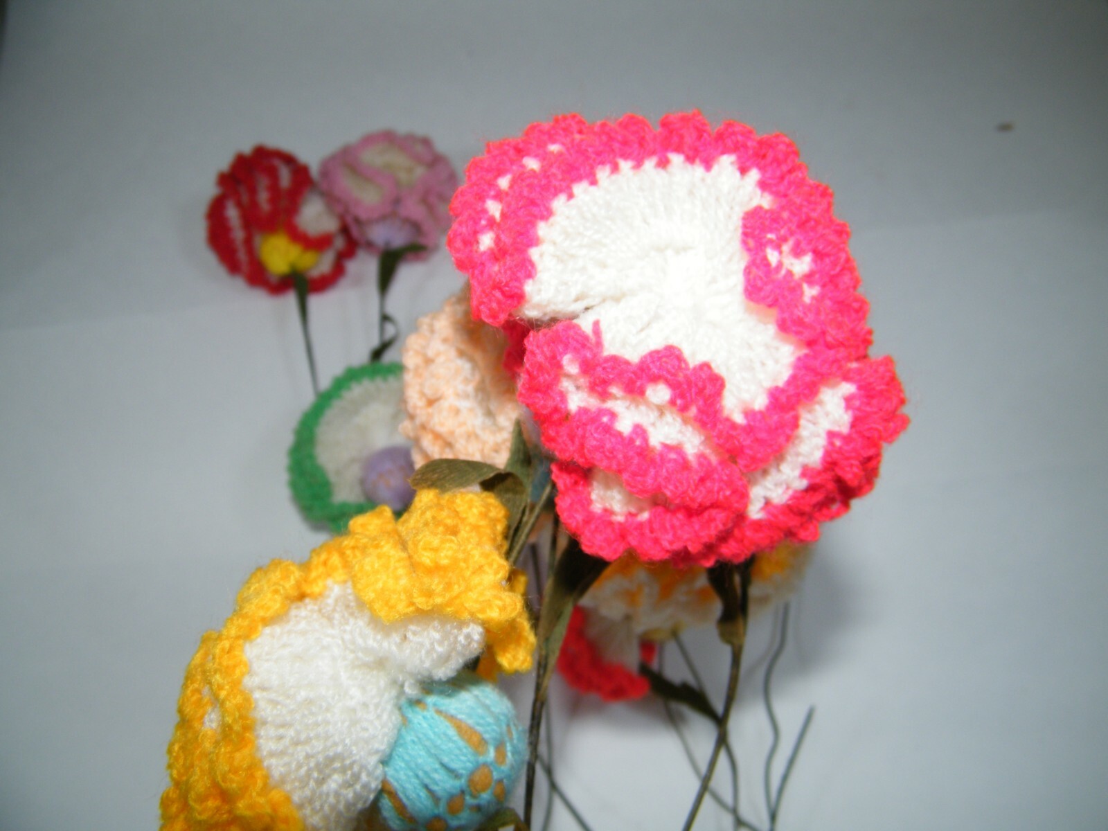 (12) HAND CROCHETED FLOWERS FLOWER BOUQUET WIRE STEMS