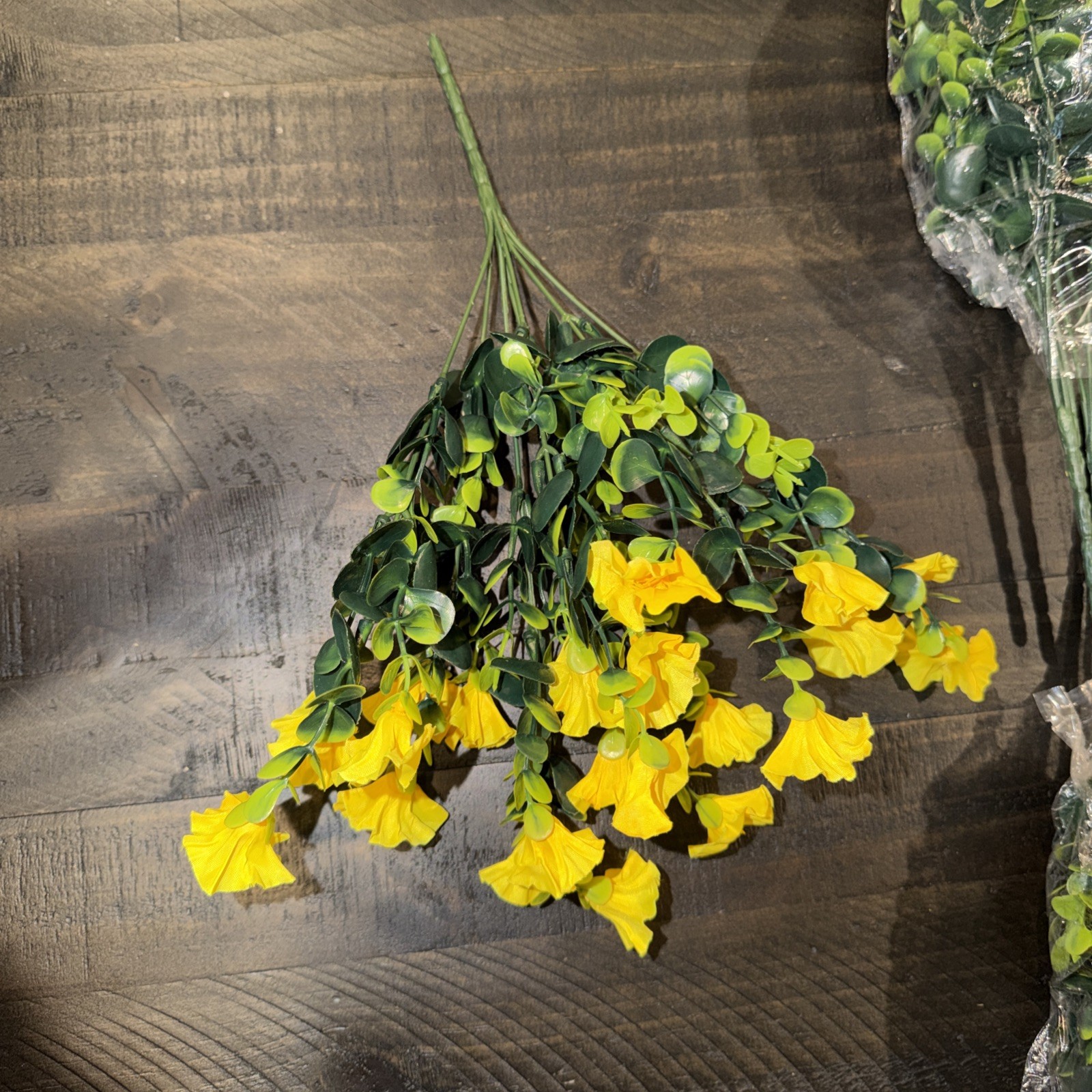 Nigirior Artificial Faux Flowers for Outdoors Fake Plants 16 Bundles Greenery