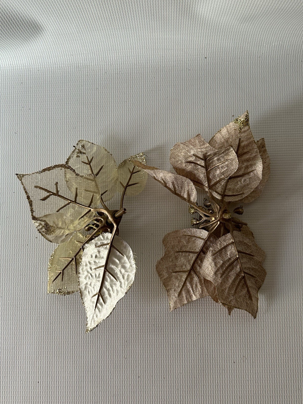 Lot Of 7 Red Gold Poinsettias No Stems 3/W Stems Decorations Vintage ￼