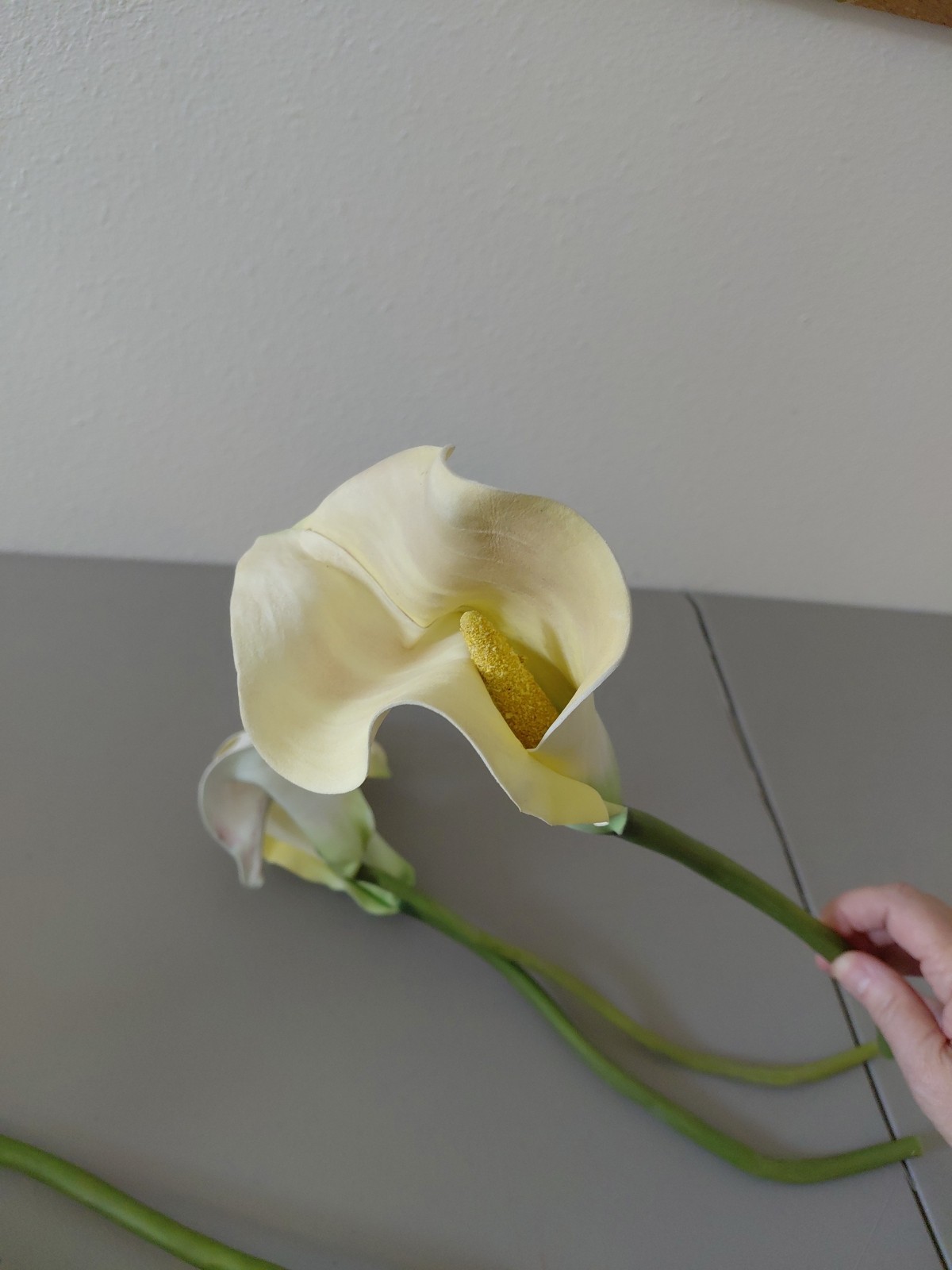 7 Calla Lily Lillis Realistic Silk Flowers White Folded 15″ to 19″ Vintage