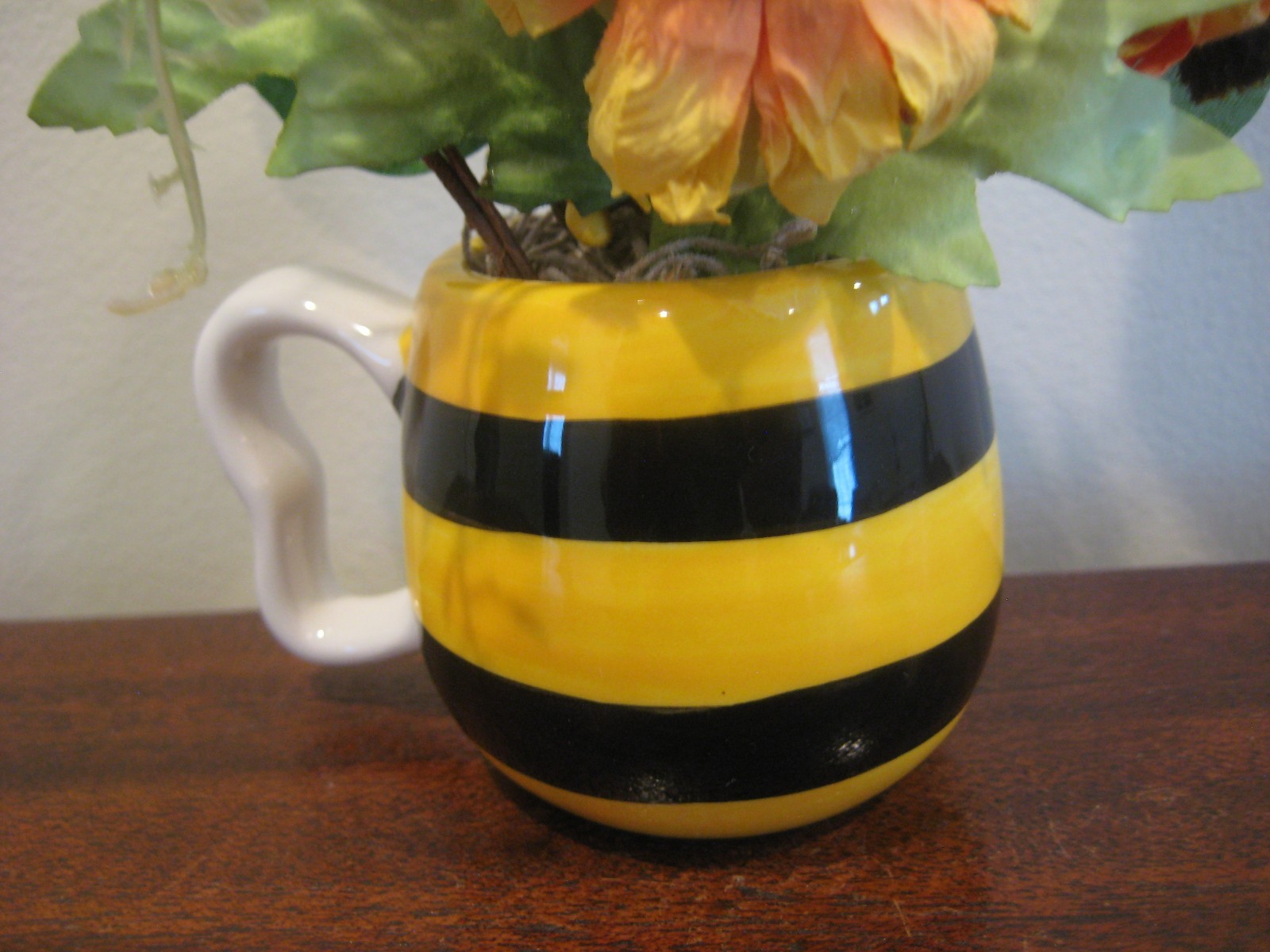 Bees- Flower Arrangement – Spring Summer Table Decoration – Small Centerpiece