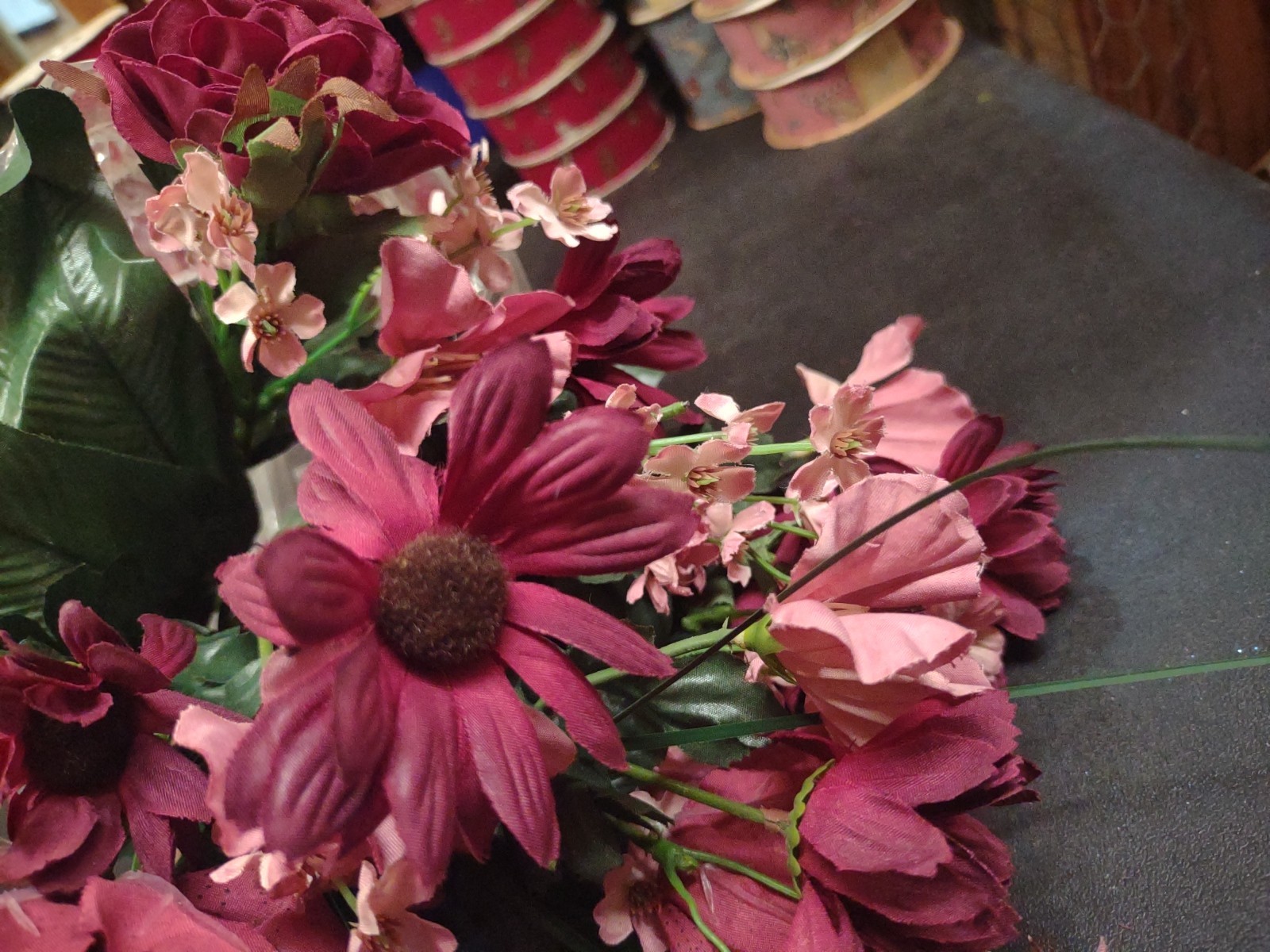 16″ Silk Floral Arrangement Bush, 14 Stems, Rose/Daisy/Tiger Lily, Burgundy