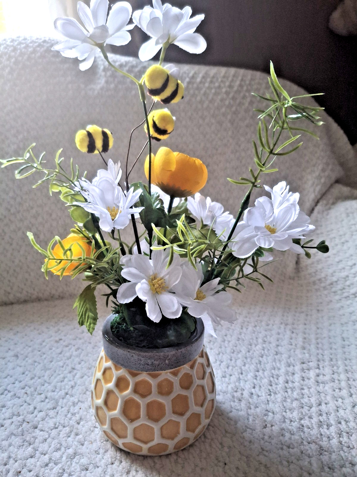 Bumble Bees & Flowers, floral Arrangement, Centerpiece ADORABLE