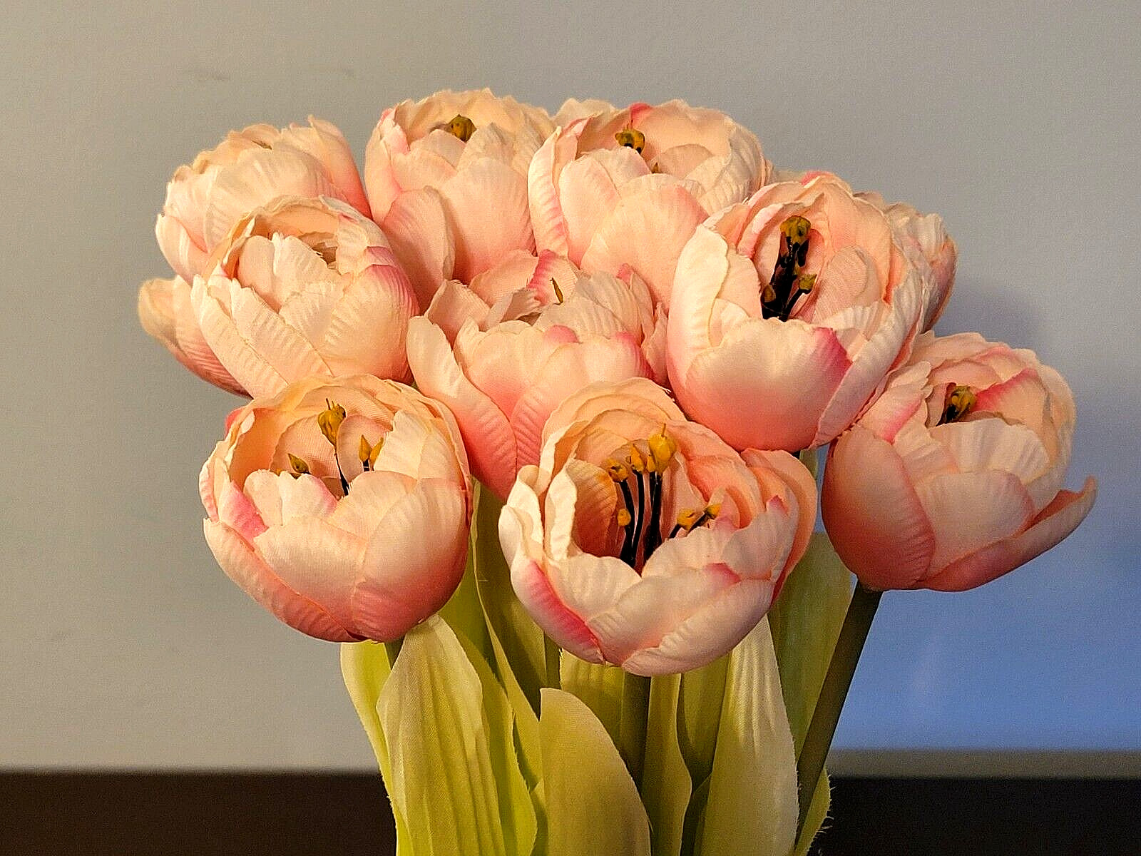 Artificial 17″ Pink Tulips Floral Arrangement in Glass Vase (NWOT) PSJ