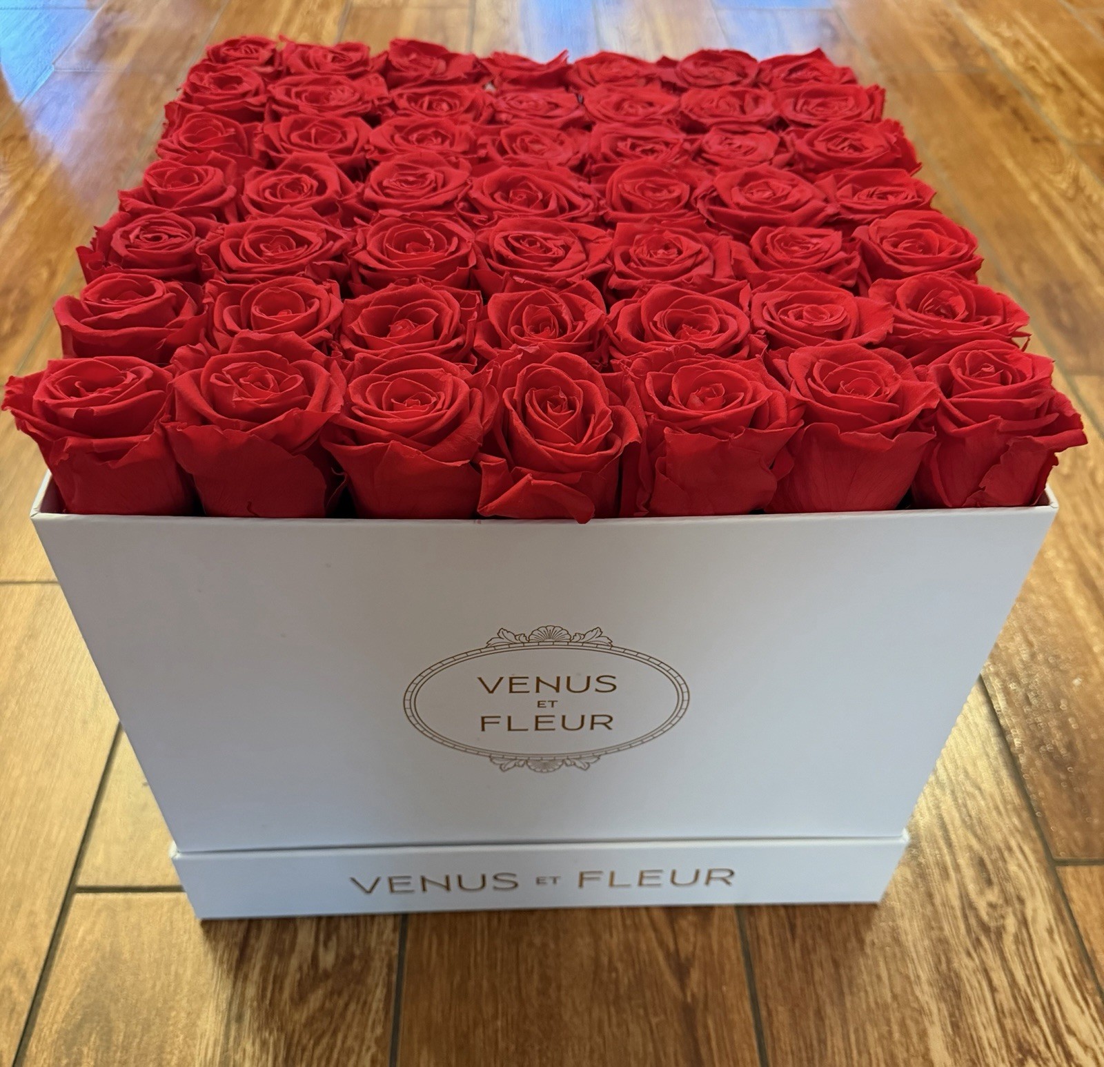 VENUS ET FLEUR Eternity Roses – Large Square- 49 Red Roses & White Box