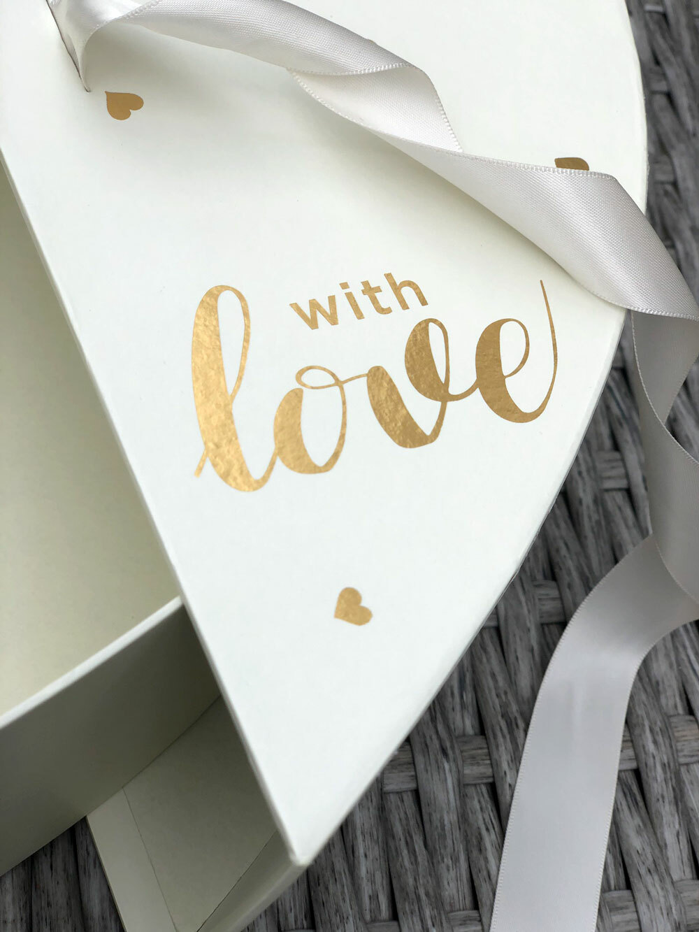 Premium Quality Heart Shape Flower Box, Floral Gift Box, for Luxury Arrangements