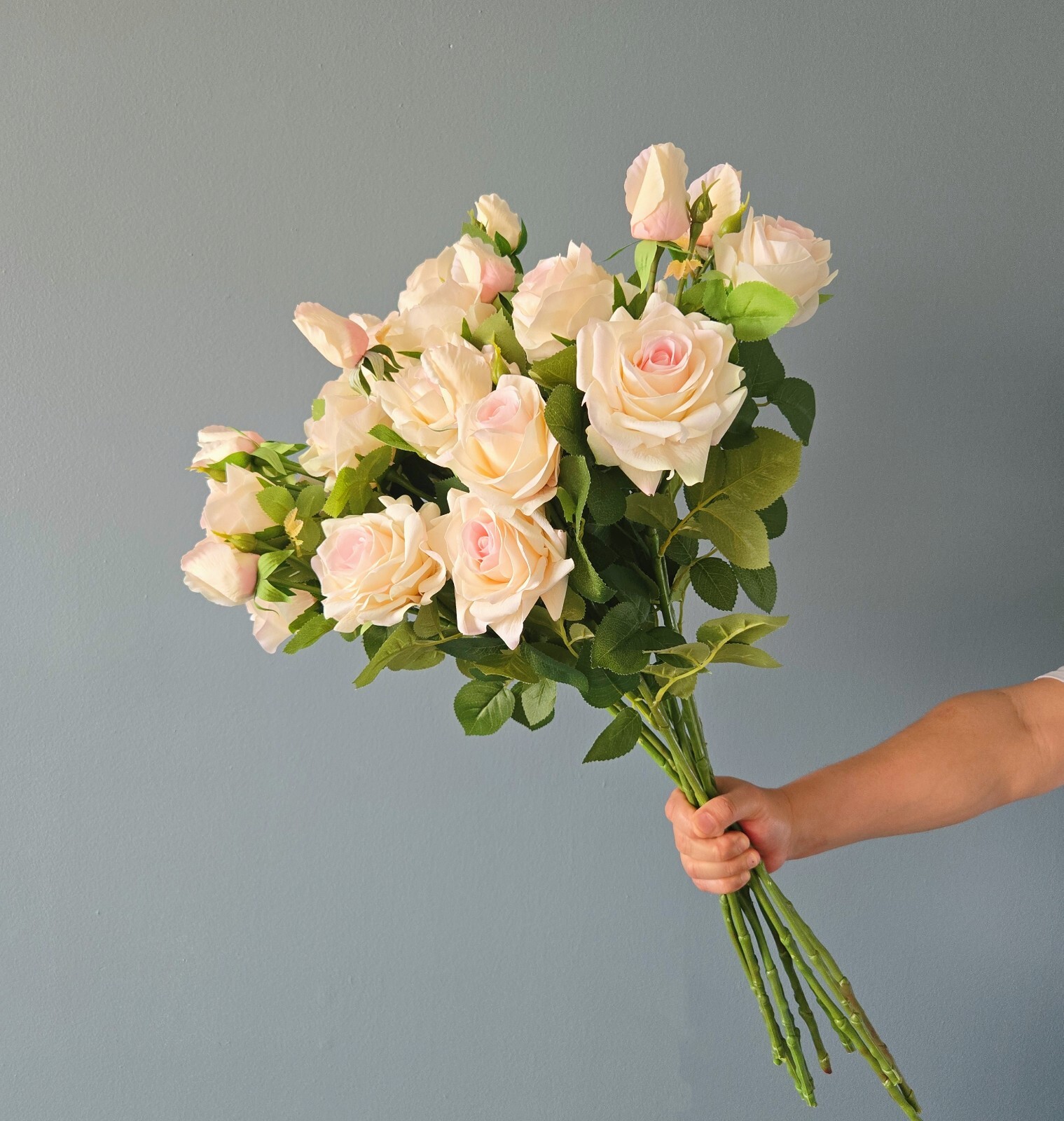 4Pcs Artificial Long-Stem Roses,3 Heads Each,2 Fully Bloomed,Lifelike Realistic