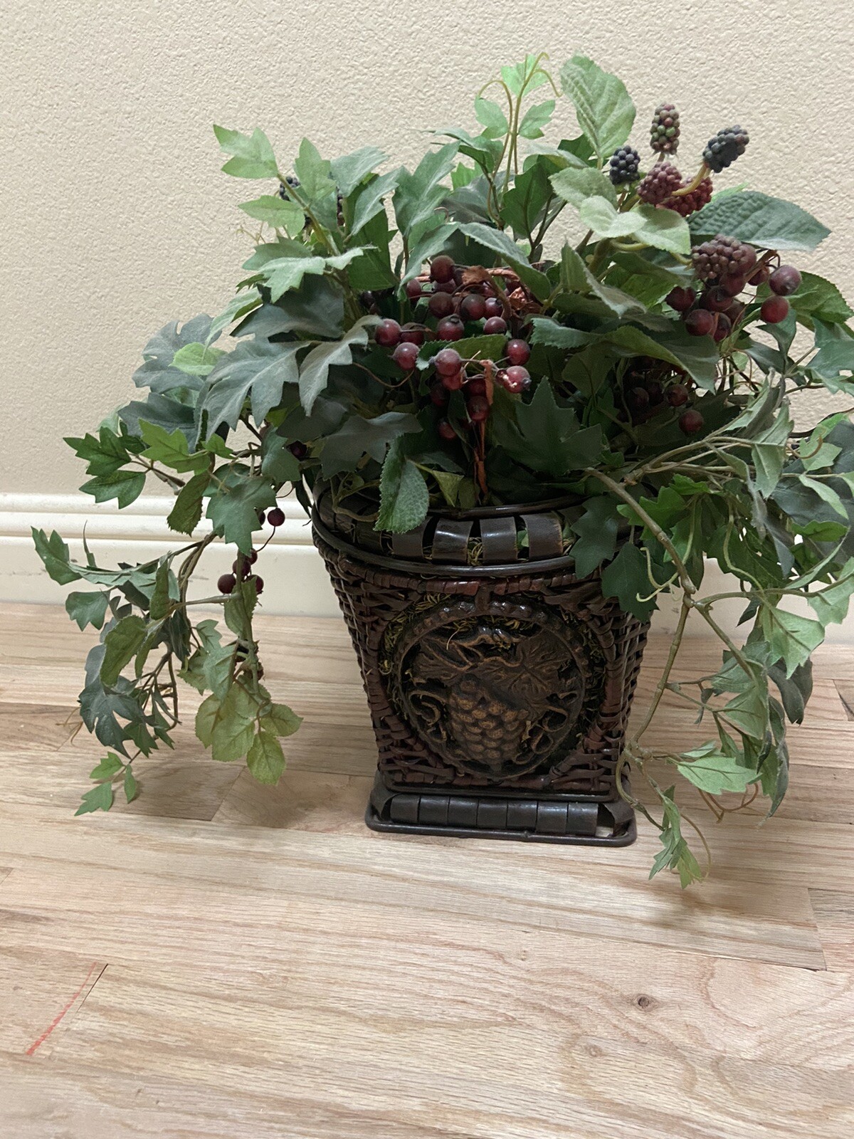 Guc Ivy Floral Arrangement Unique