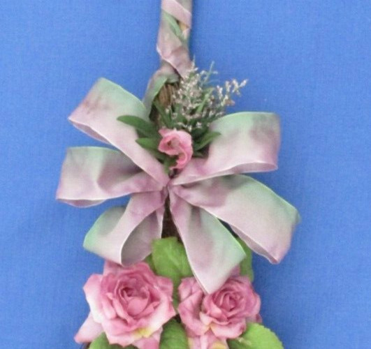 NEW Indoor Artificial Flowers Decorative Broom 32″x10″x4″ Grapevine Pink Roses